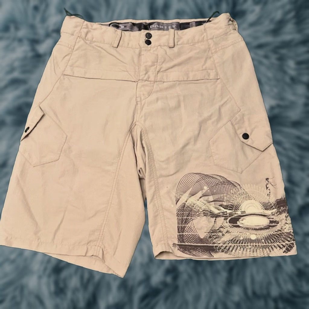 Oakley VINTAGE Oakley Cargo Shorts Mens Large Y2K BMX Skater 90s Grunge Padded Quick Dry Pocket Beige Nylon Polyester Clothing Size US 33 - 1 Thumbnail