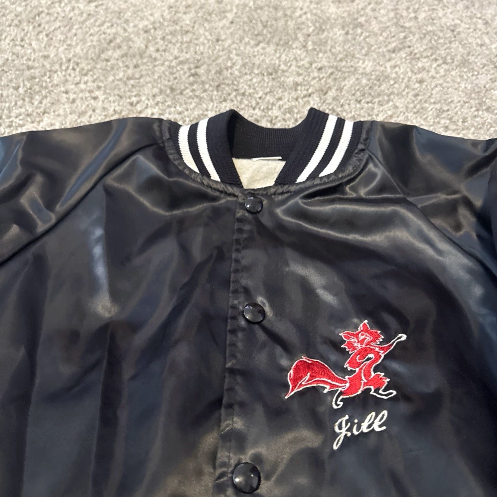 Vintage VINTAGE 80s The Quick Fox Bar Restaurant “Jill” Black Bomber Jacket Large Unbranded Unisex Adults Nylon Jacket Mens Womens Boys Girls Size US L / EU 52-54 / 3 - 3 Thumbnail