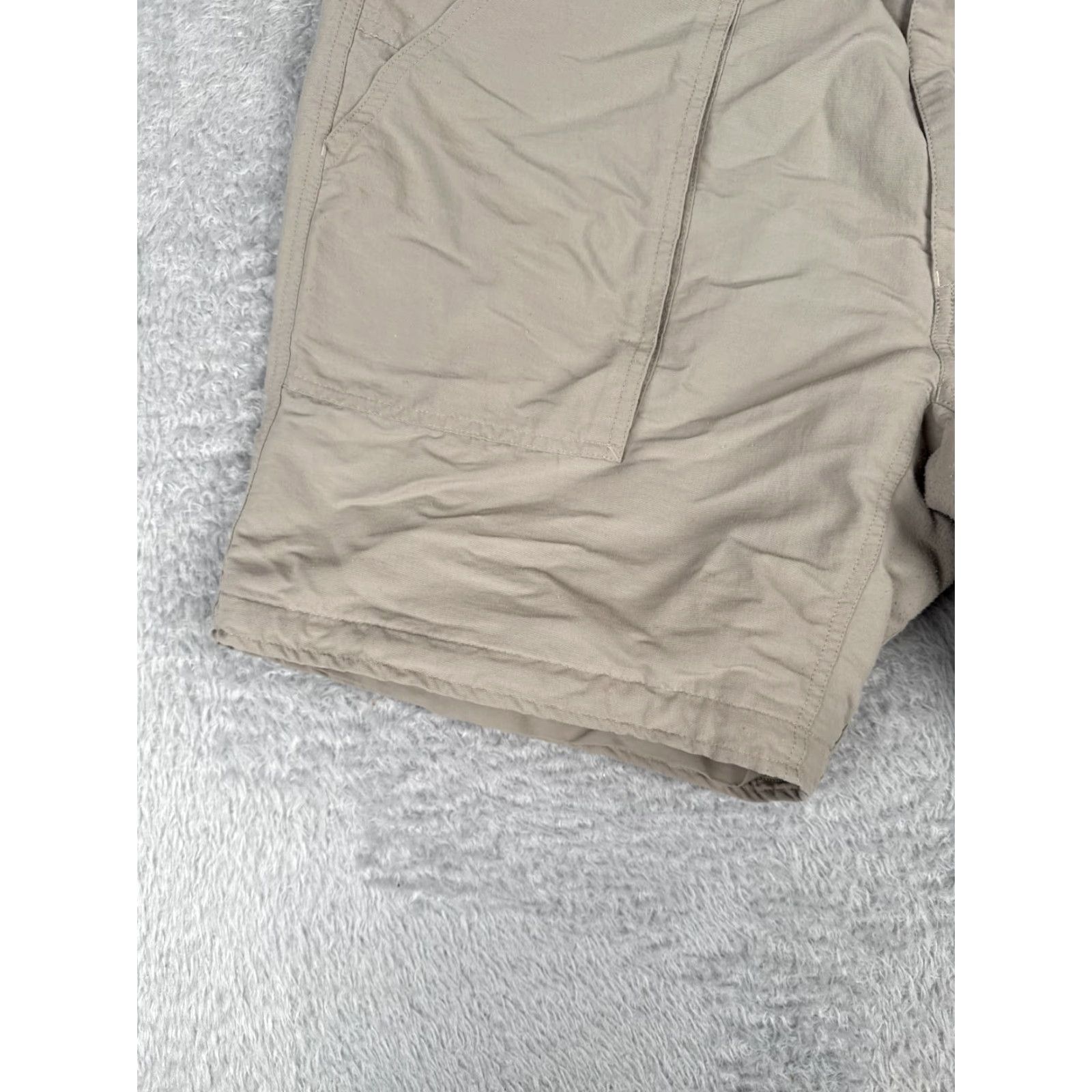 The North Face The North Face Men Shorts Regular Beige 7 in Inseam Nylon Polyester Casual Travel Cargo Pocket Zip Logo Belted Read Size US 33 - 3 Thumbnail