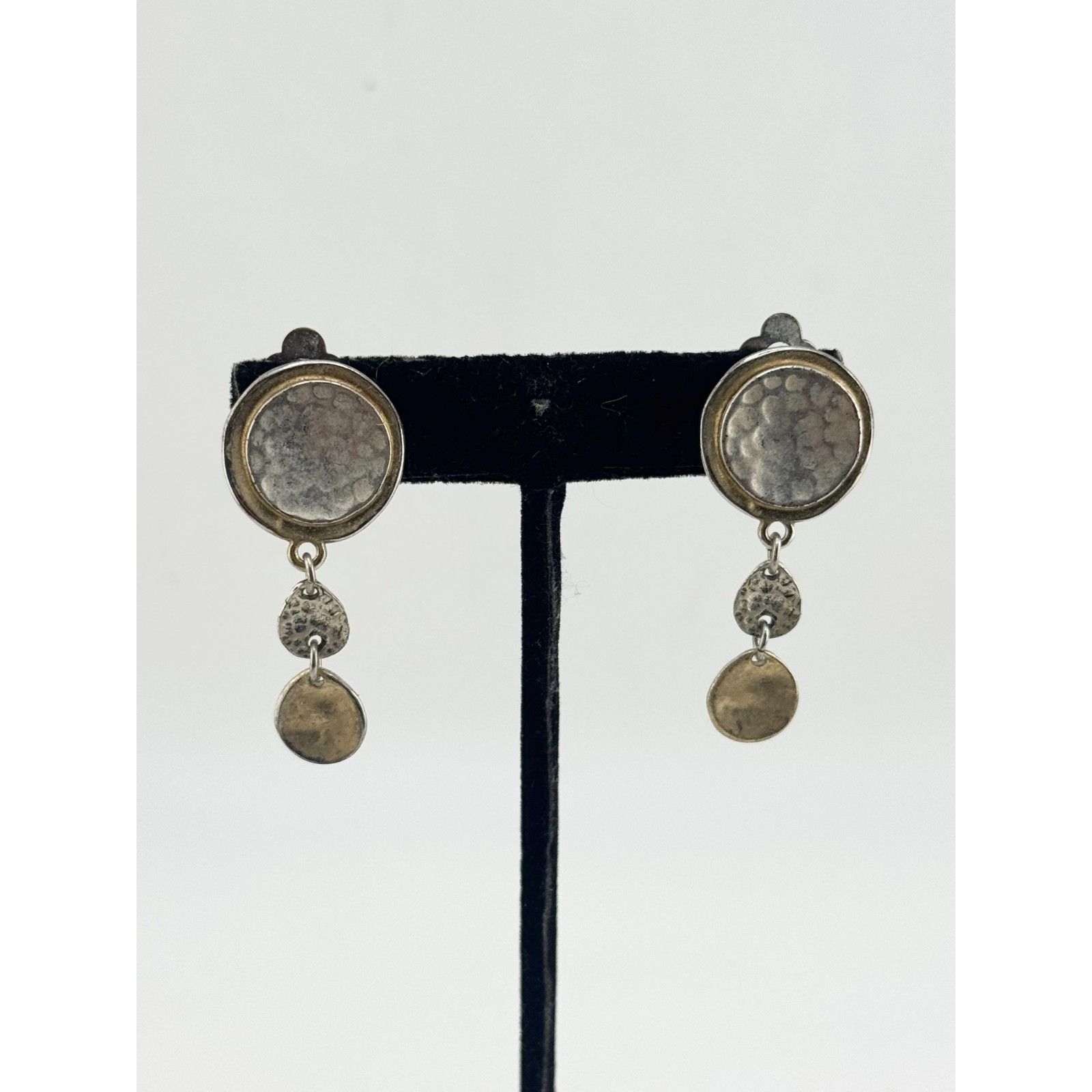 Vintage Vintage two tone hammered dangle clip on earrings Size ONE SIZE - 2 Thumbnail