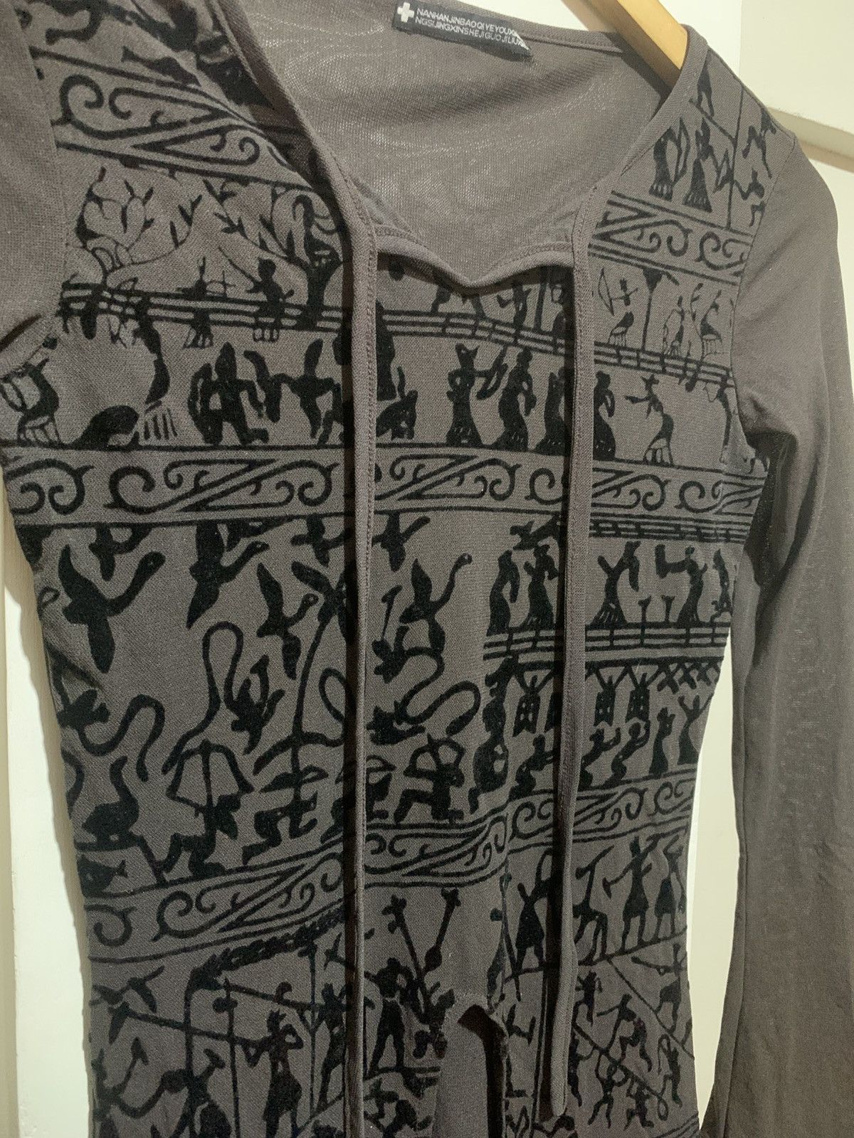 Maison Margiela Japanese Egypt Aztec Graphic Long Sleeve Tee Shirt Size M / US 6-8 / IT 42-44 - 7 Thumbnail