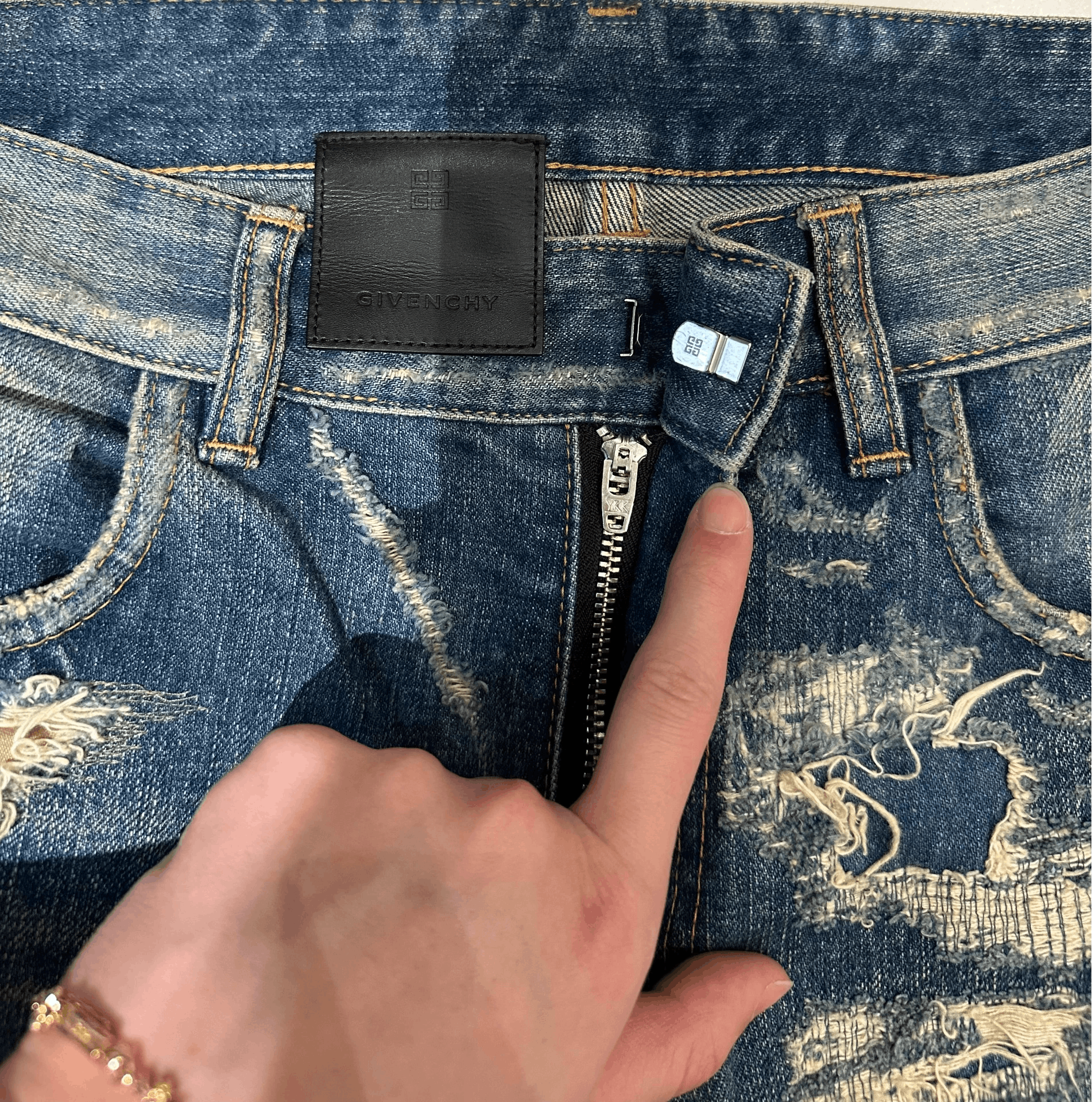 Givenchy Givenchy MMW boro OG distressed jeans 30 9.8/10 (2w) Size US 30 / EU 46 - 4 Thumbnail
