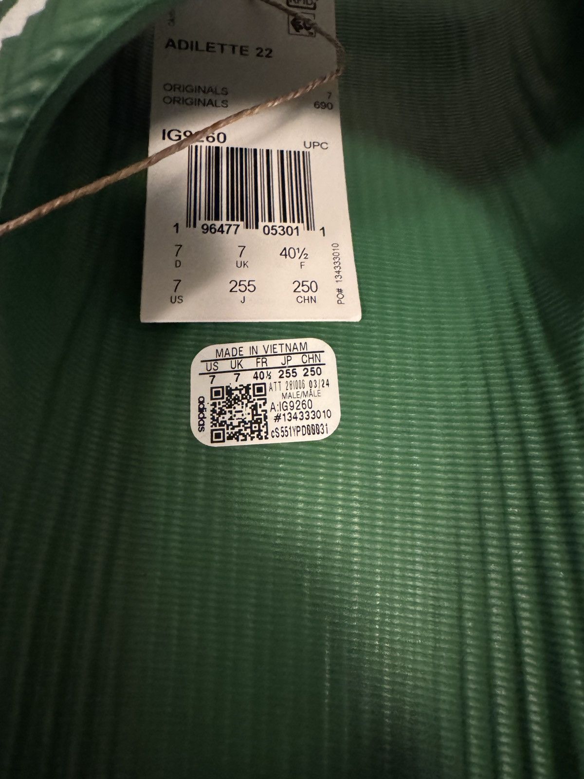 Adidas ADIDAS ADILETTE 22 SLIDES PRELOVED GREEN CLOUD WHITE Size US 7 / EU 40 - 7 Thumbnail