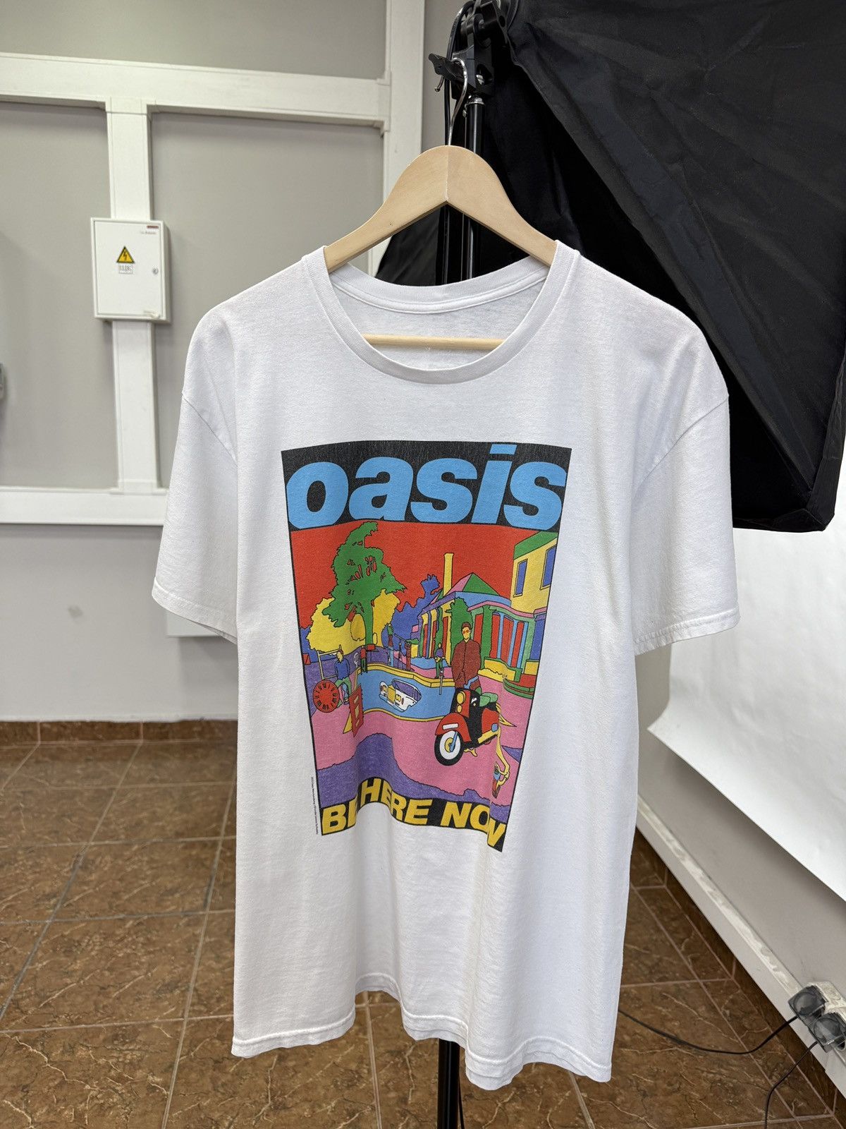 Band Tees 🇬🇧 Vintage Y2K Oasis Be Here Now T-Shirt Retro Reprint 2022 Size US M / EU 48-50 / 2 - 1 Thumbnail