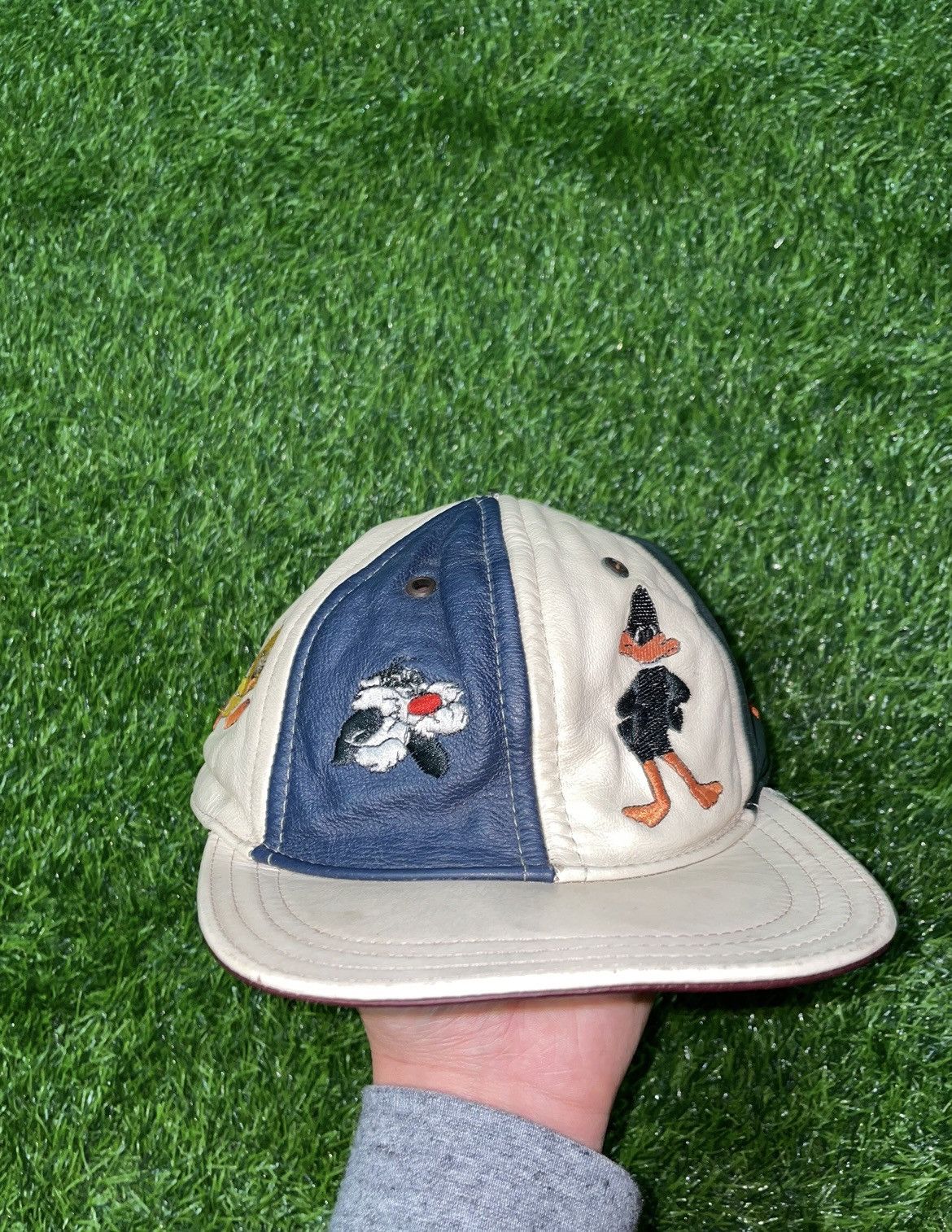 Vintage × Warner Bros Vintage Looney Tunes Warner Bros Leather Hat Size ONE SIZE - 1 Thumbnail