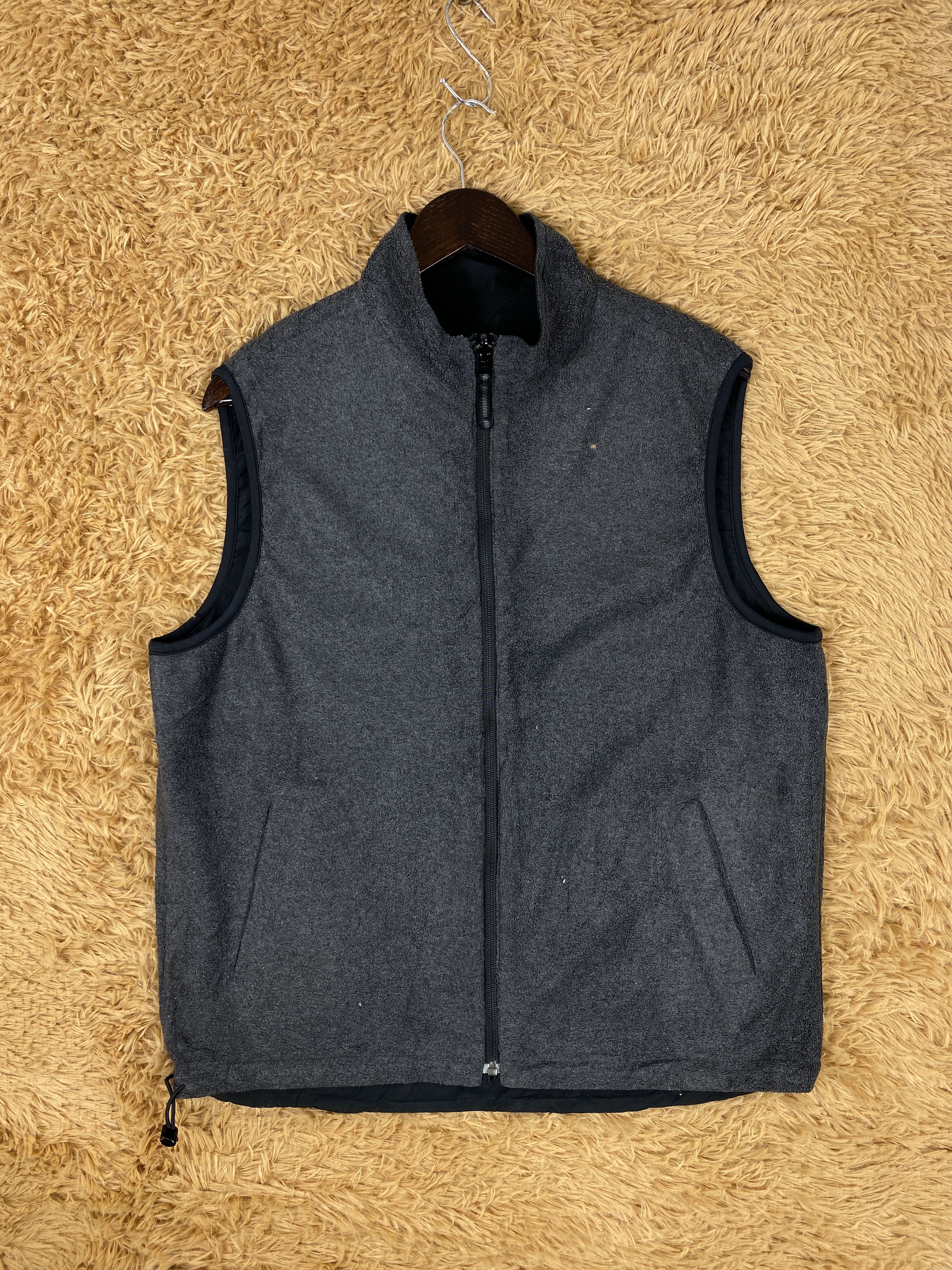 Uniqlo Vintage Uniqlo Reversible Fleece Vest Size US S / EU 44-46 / 1 - 1 Thumbnail