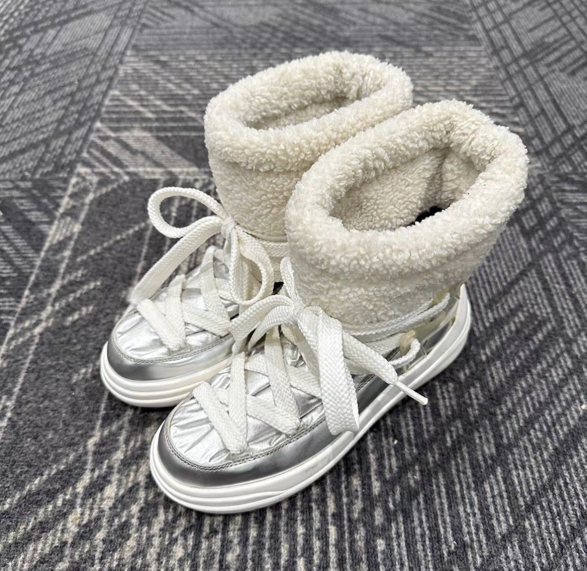 Moncler Moncler Shearling Snow Boots J42 Size US 5 / IT 35 - 1 Thumbnail