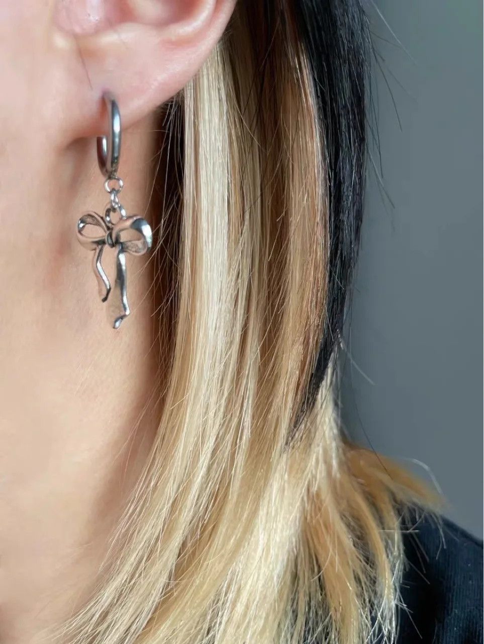 Other Vintage Bowknot Pendant Hoop Earrings Size ONE SIZE - 1 Thumbnail