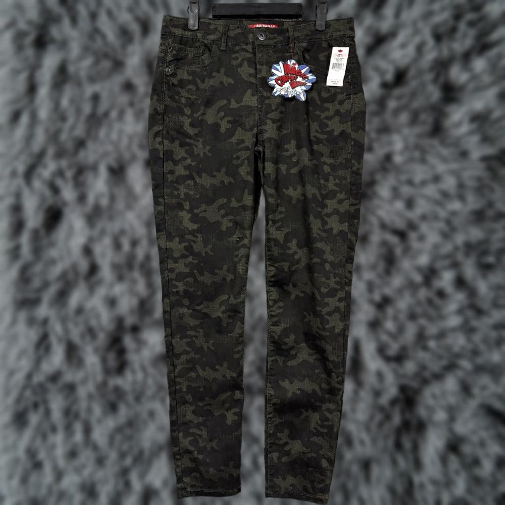 Vintage Unionbay Jeans Juniors 13 Green Camouflage Skinny Denim 32in Waist 28in Inseam Girls Size 34" / US 12 / IT 48 - 1 Thumbnail