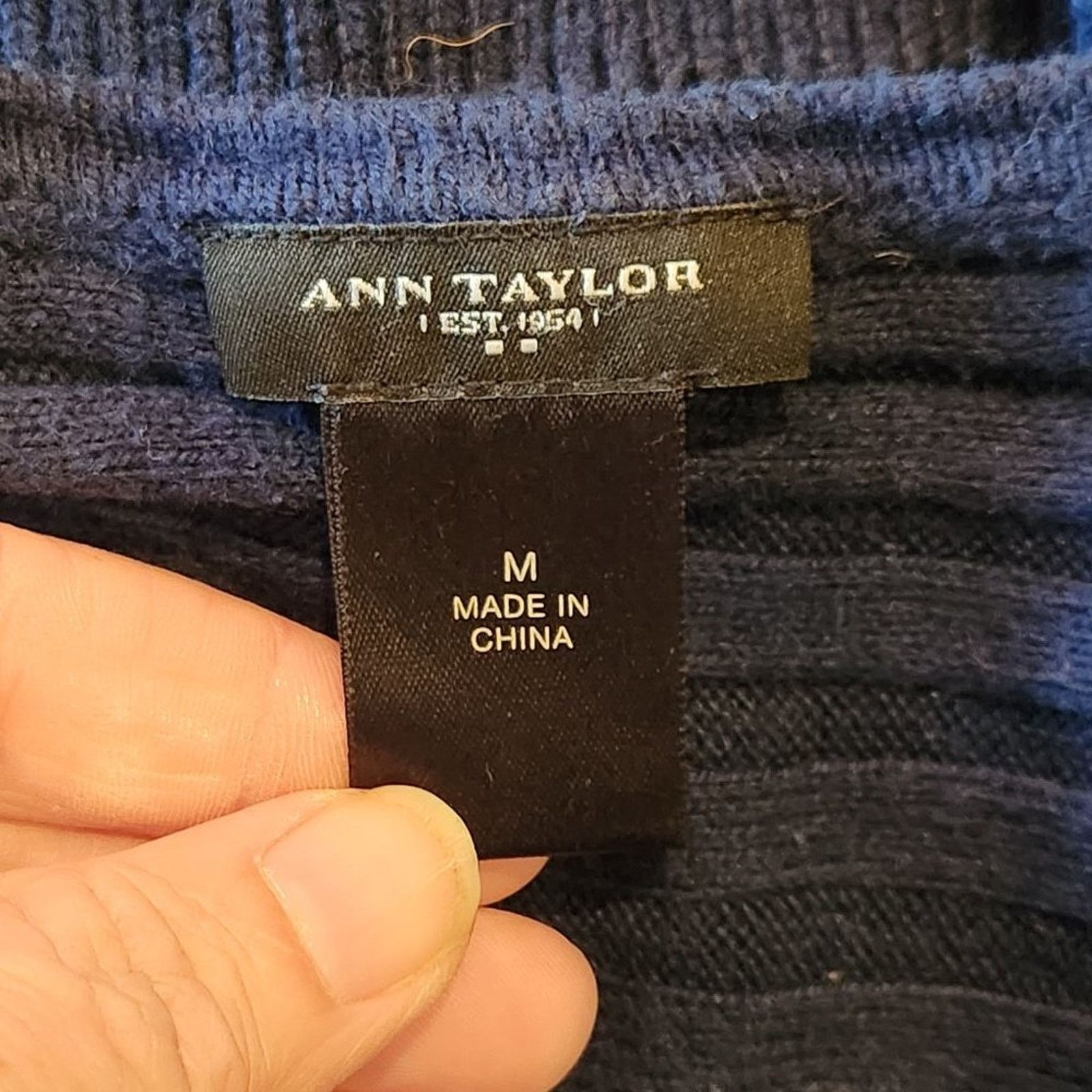 Ann Taylor Horizontal Ribbed Tunic Sweater from Ann Taylor Size M / US 6-8 / IT 42-44 - 4 Thumbnail
