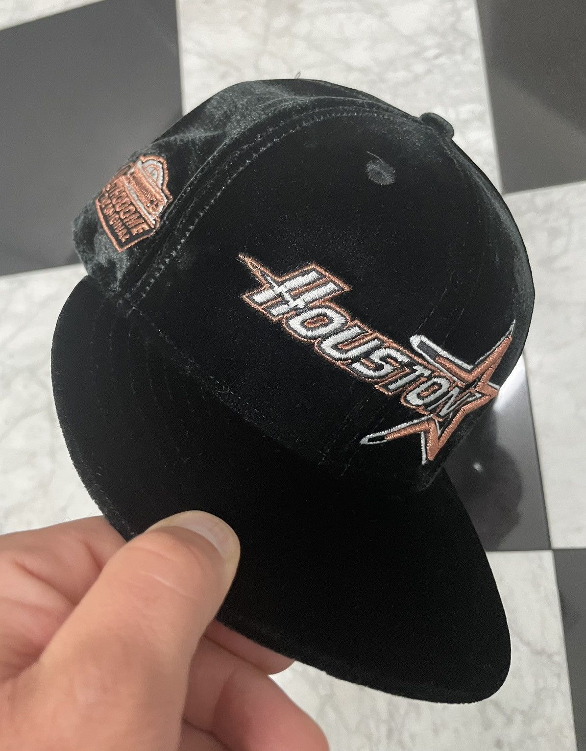 New Era 🔥Exclusive Velvet Astros hat 7 I also have other sizes Size ONE SIZE - 1 Thumbnail