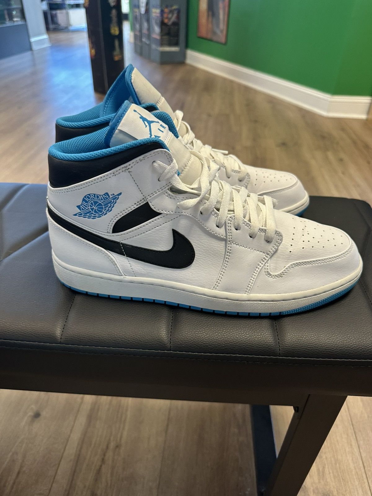 Nike Jordan 1 Mid Laser blue Columbia Size US 13 / EU 46 - 1 Thumbnail