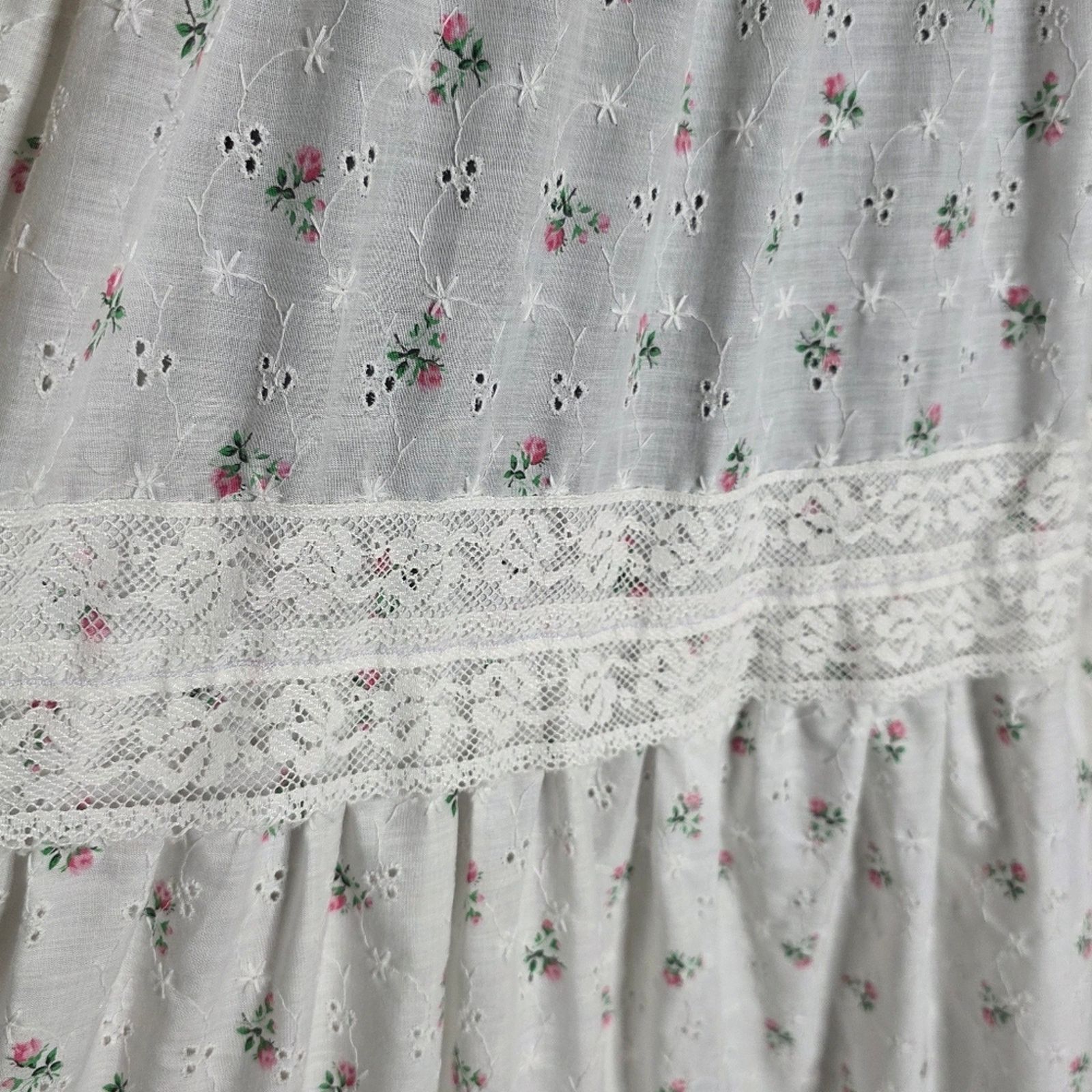 Vintage VTG 70s Handmade Gunne Off Shoulder White/Floral Maxi Dress Size XS / US 0-2 / IT 36-38 - 4 Thumbnail