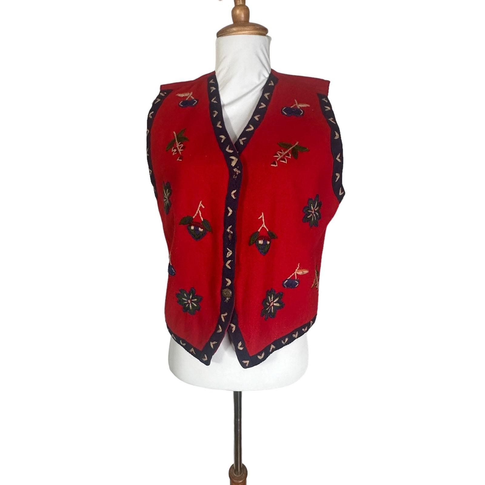 Vintage Vintage 1980s Red Felted Wool Embroidered Vest L Size L / US 10 / IT 46 - 3 Thumbnail