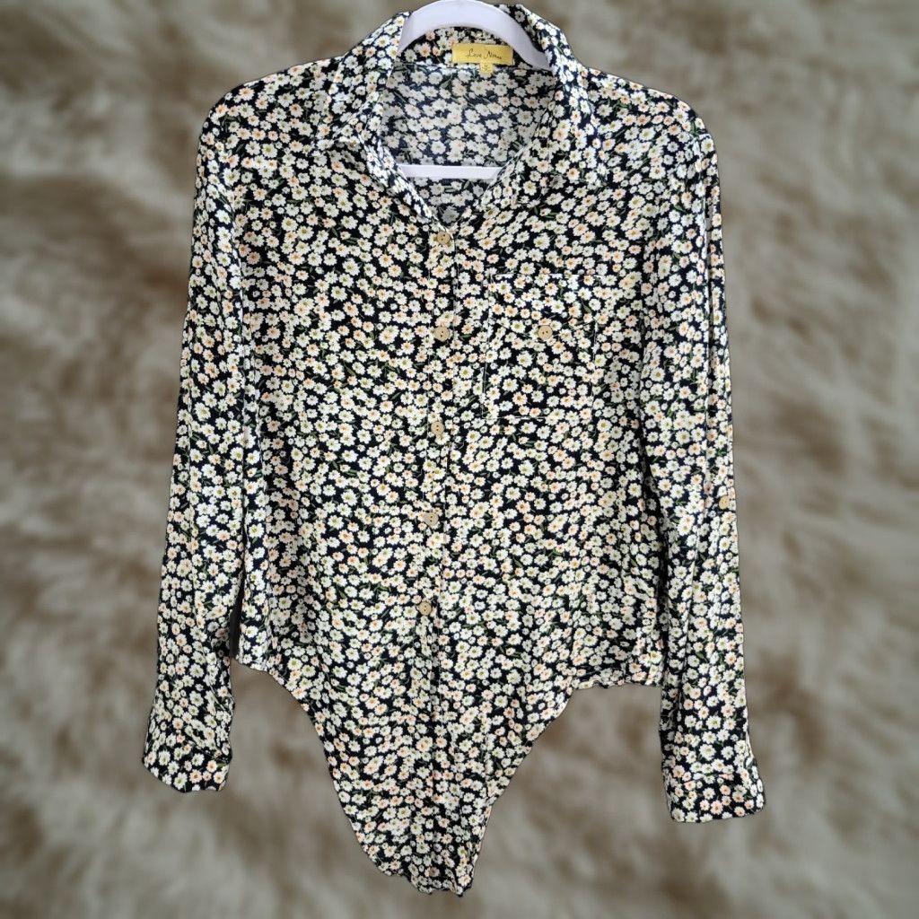 Vintage Love Notes Blue White Microfloral Shirt Blouse Top Front Knot Lightweight M Women’s Long Sleeve Collared Button 100% Rayon Size M / US 6-8 / IT 42-44 - 1 Thumbnail