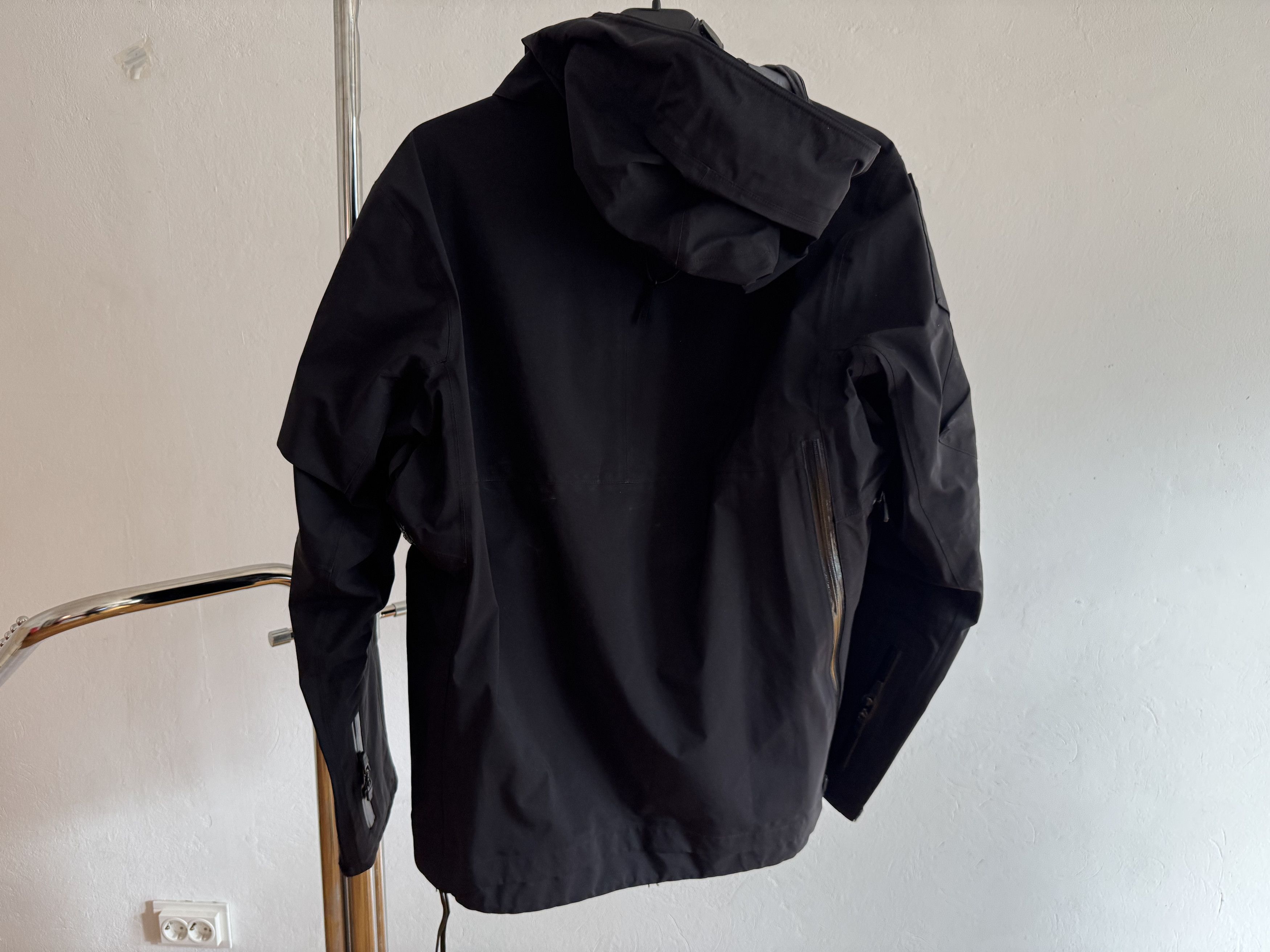 Acronym Acronym J1B-GT Size US S / EU 44-46 / 1 - 5 Thumbnail
