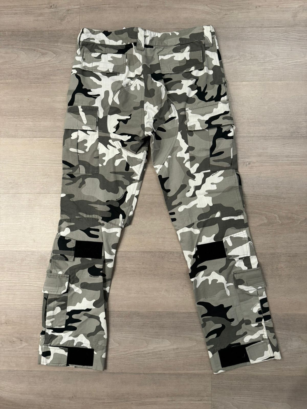 Balenciaga Balenciaga Fitted Camo Cargo Pants Size US 32 / EU 48 - 2 Thumbnail
