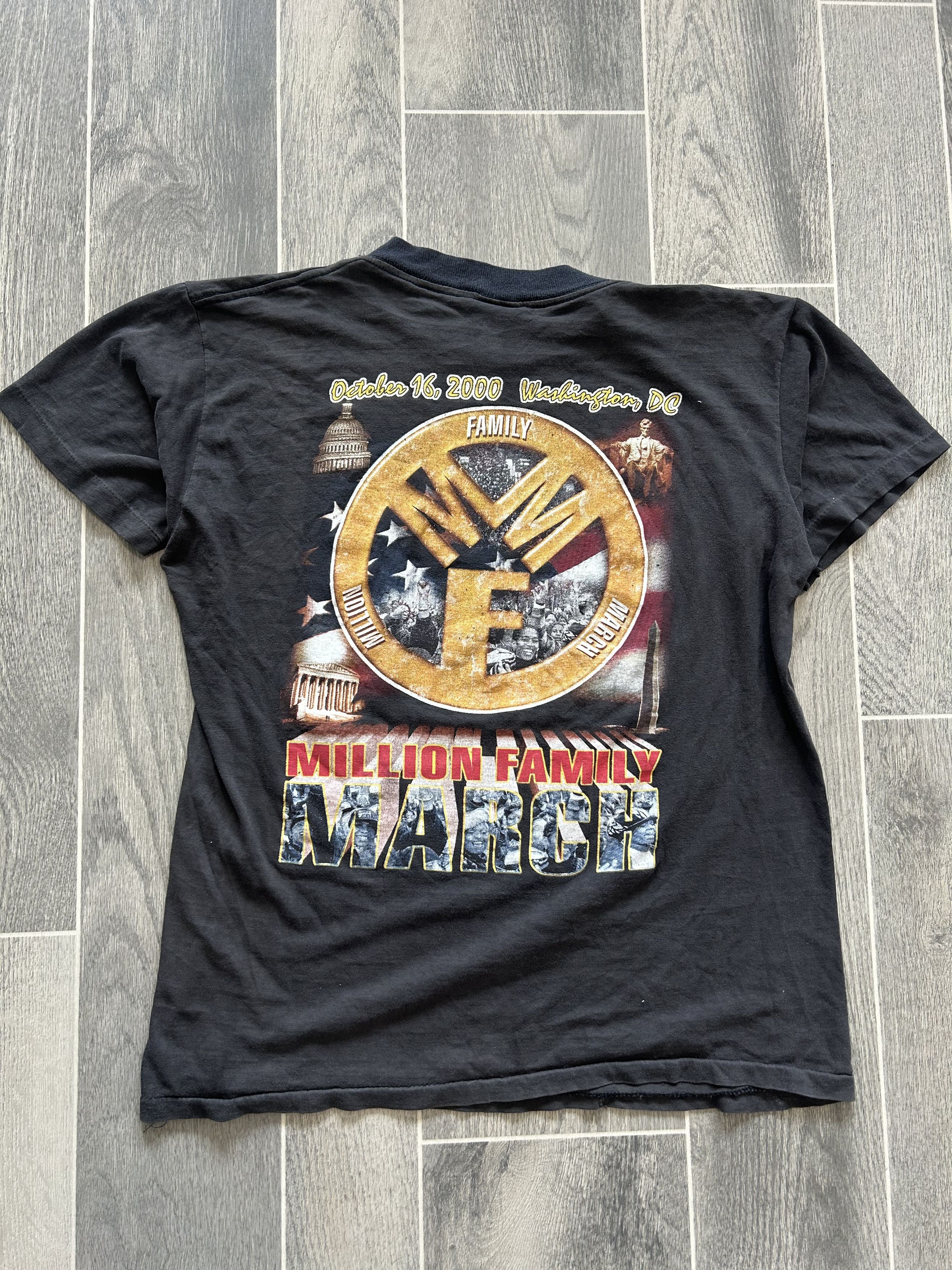 Vintage Vintage 2000 Million Family March T-Shirt Size US L / EU 52-54 / 3 - 2 Thumbnail