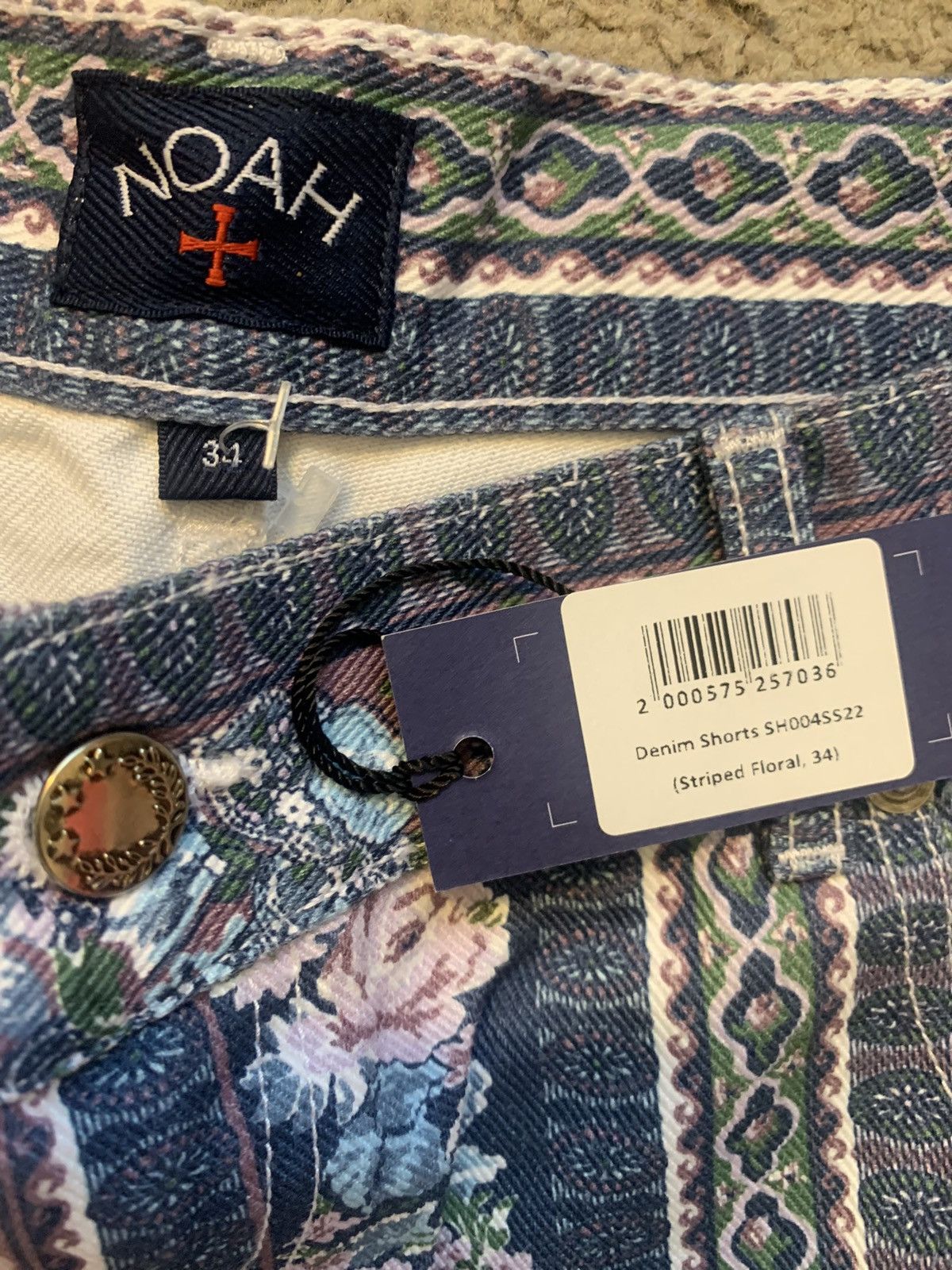 Noah NOAH 90’s STYLE DENIM STRIPED FLORAL SHORTS Size US 34 / EU 50 - 2 Thumbnail