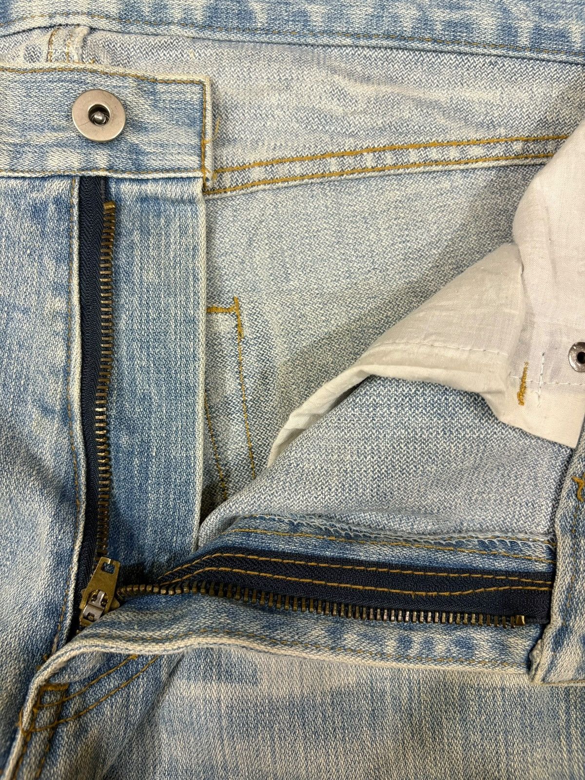 Japanese Brand Vintage Japanese Brand Light Wash Distressed Baggy Jeans Size US 34 / EU 50 - 9 Thumbnail