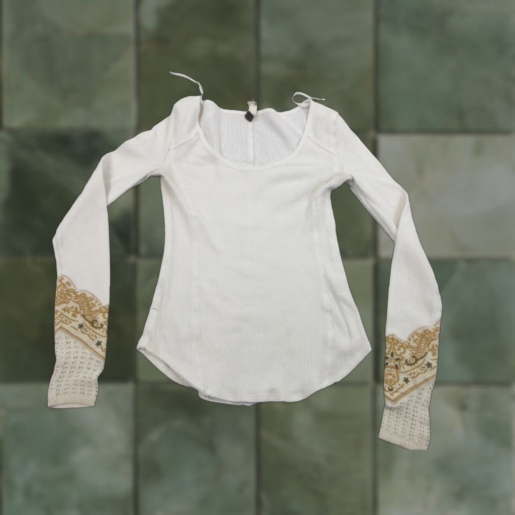 Vintage We The Free Women's Petite White Long Sleeve Button Up Scoop Neck Knit Shirt Small Size S / US 4 / IT 40 - 1 Thumbnail