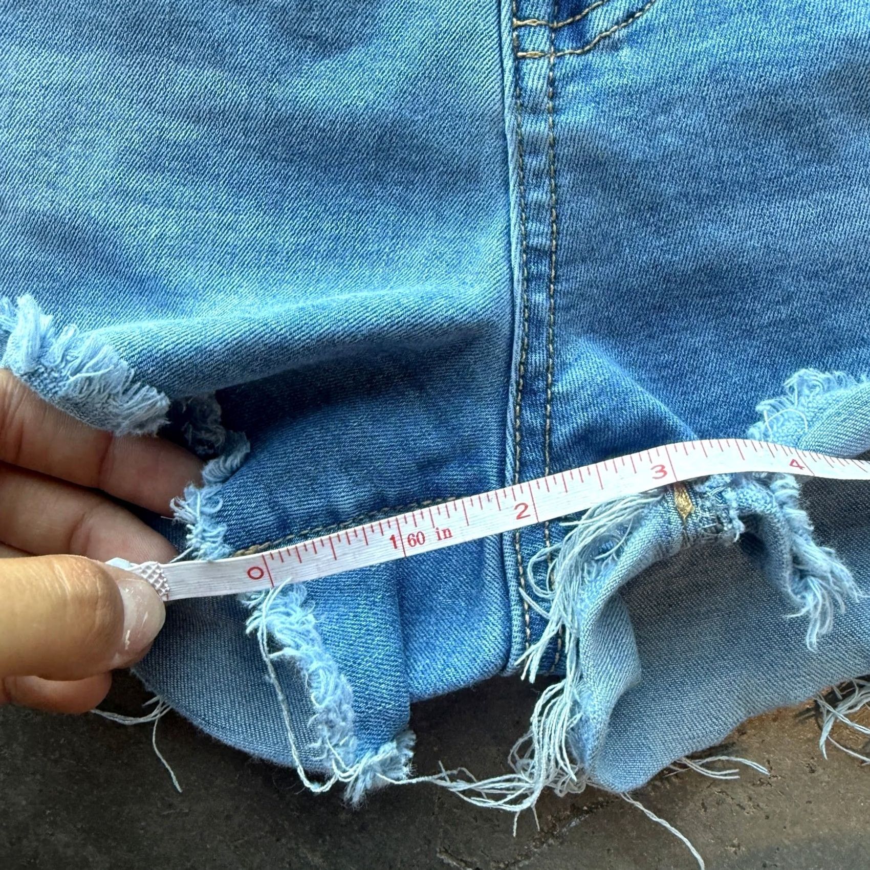 Forever 21 VINTAGE Forever 21 Denim Jean Shorts Frayed Cut-Off High Waisted Women’s 25 Blue Womens Shorts 25 Size 42" / US 20 - 4 Thumbnail