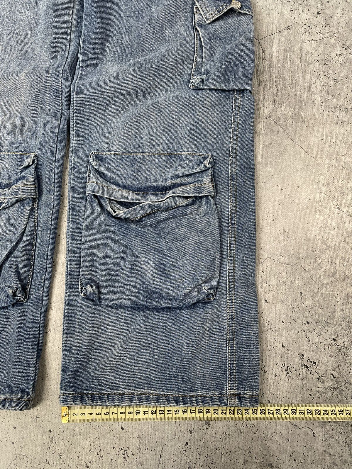 Japanese Brand Baggy Multi-pocket Cargo Jeans Pants Size US 34 / EU 50 - 2 Thumbnail