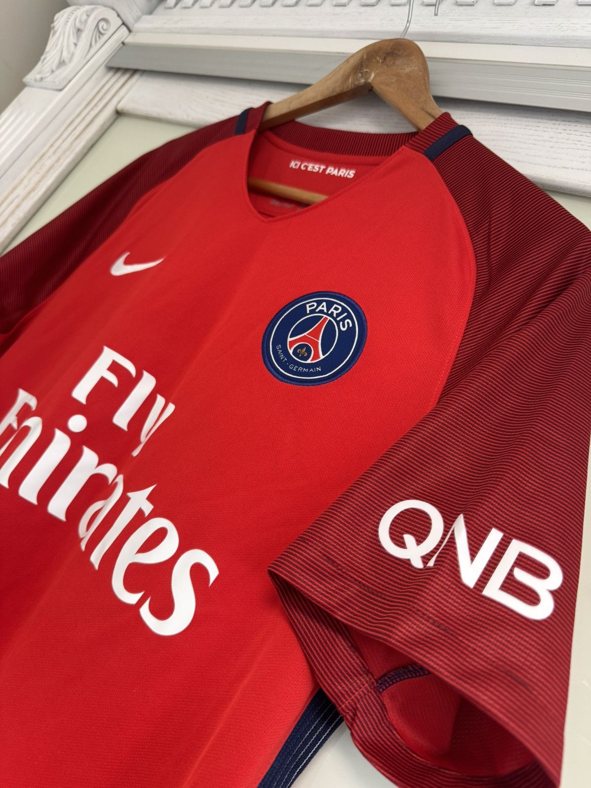 Nike PSG 2016-2017 Away Soccer Jersey Nike Football Kit Shirt Size US L / EU 52-54 / 3 - 5 Thumbnail