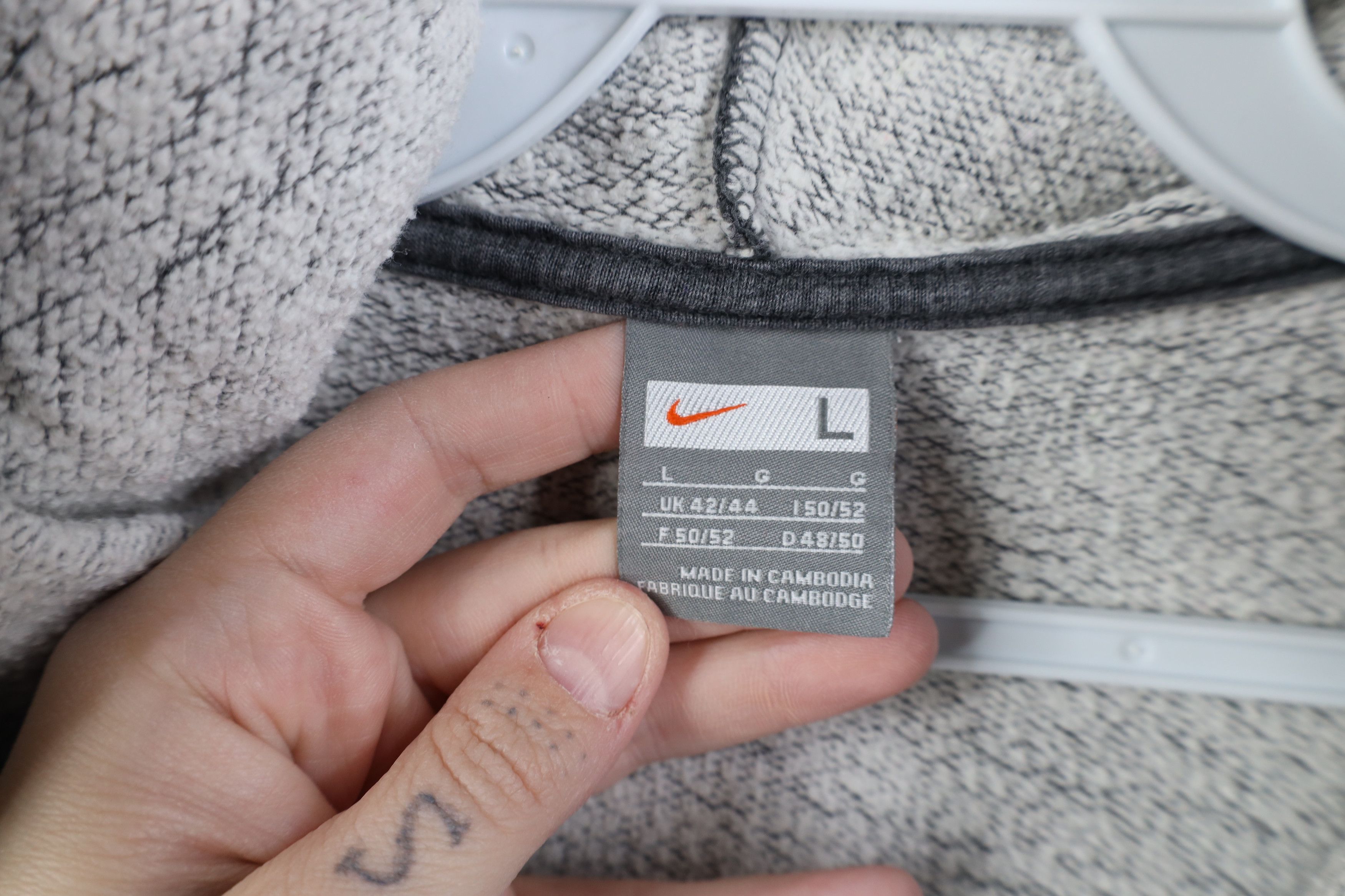 Nike Vintage Y2K Nike Football Center Swoosh Hoodie Sweatshirt Size US L / EU 52-54 / 3 - 5 Thumbnail
