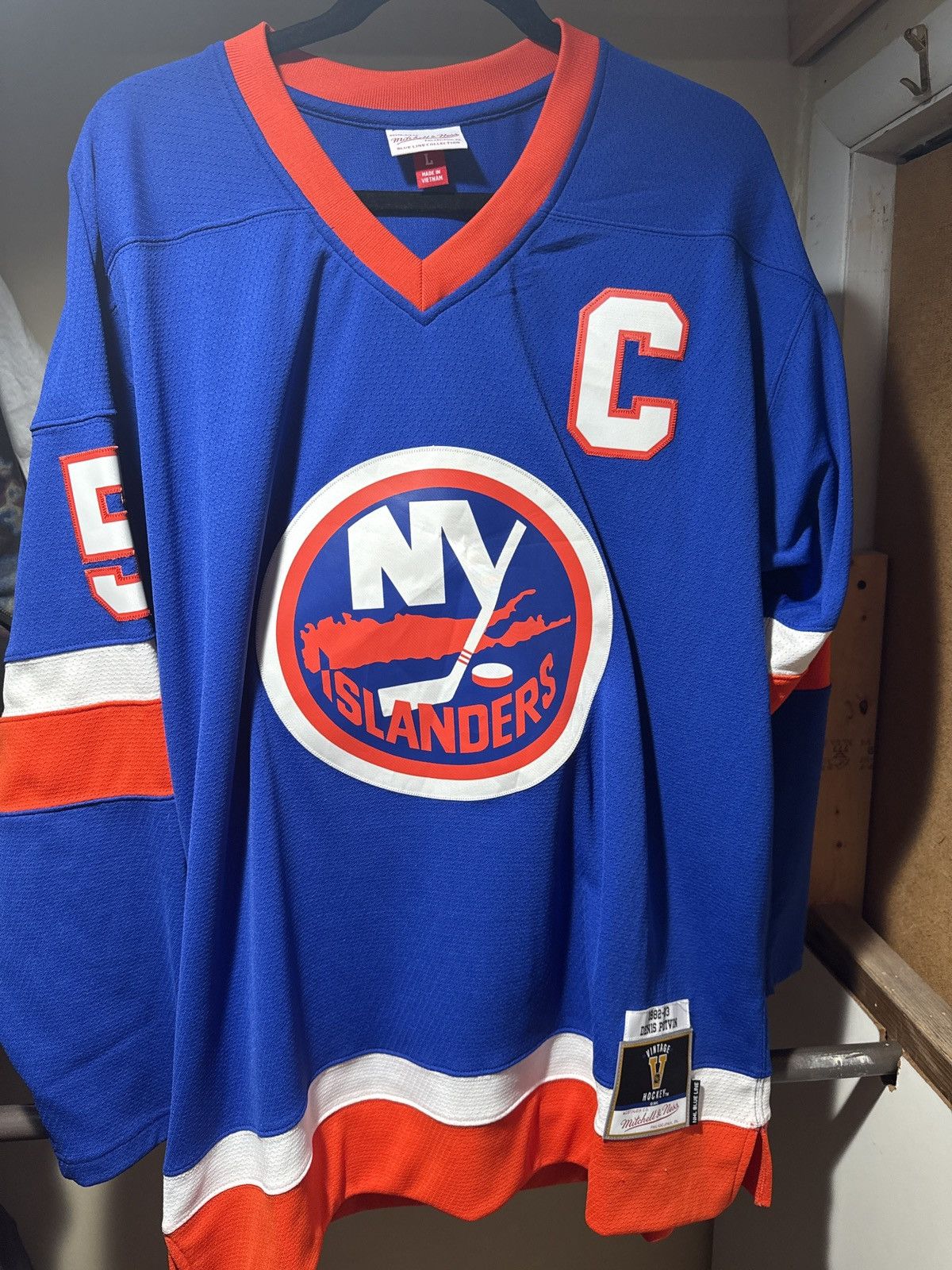 Mitchell & Ness Mitchell & Ness Islanders (82-83) Denis Potvin Player Jersey Size US L / EU 52-54 / 3 - 1 Thumbnail