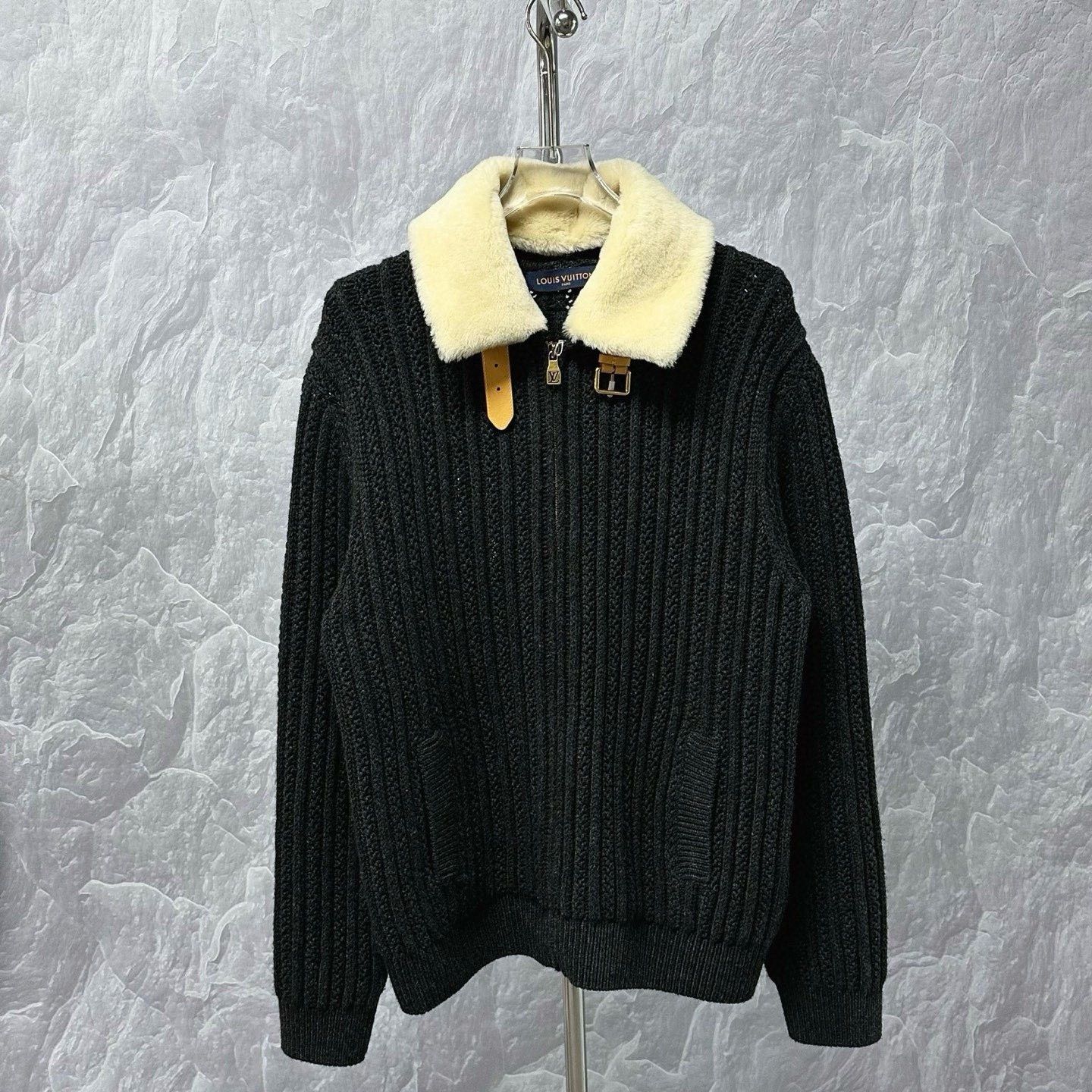 Louis Vuitton Louis Vuitton SS26 Wool Knit Fur Collar Coat L Size US L / EU 52-54 / 3 - 1 Thumbnail
