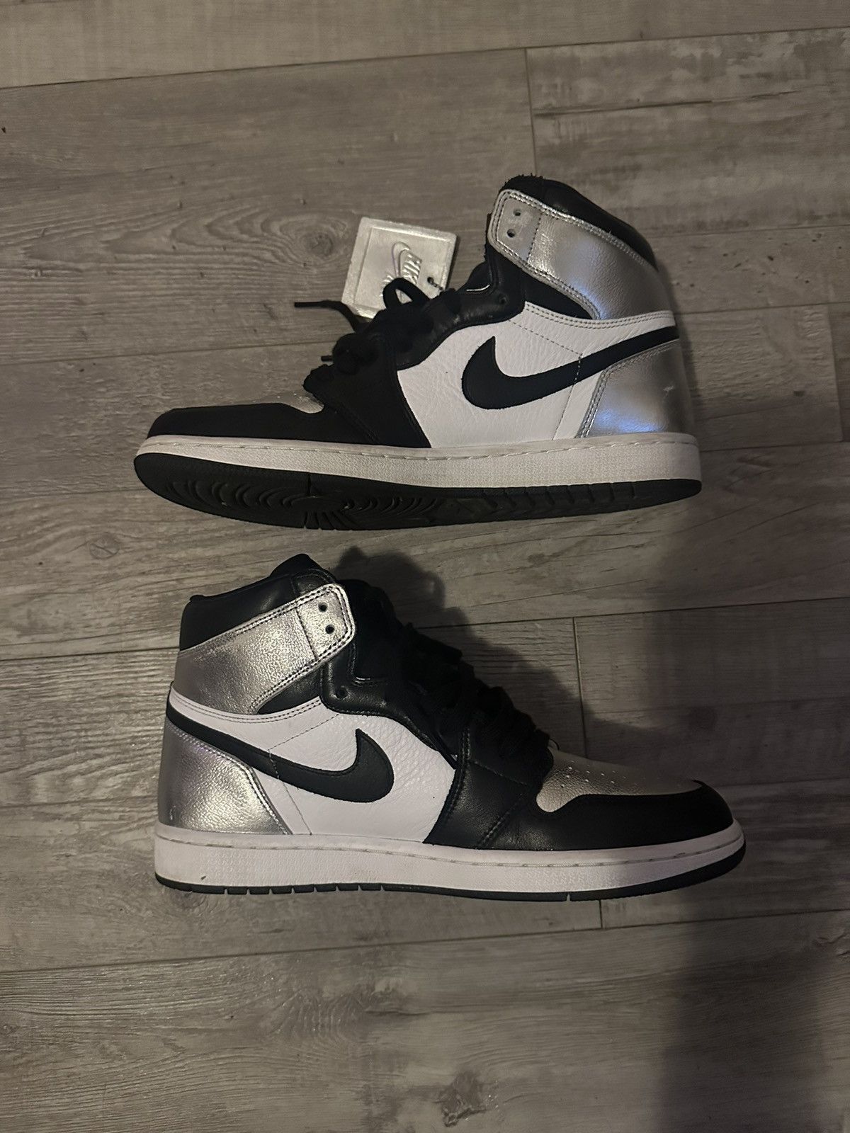 Jordan Brand × Nike WMNS Air Jordan 1 High OG Metallic “Silver Toe” Size US 11.5 / IT 41.5 - 2 Thumbnail