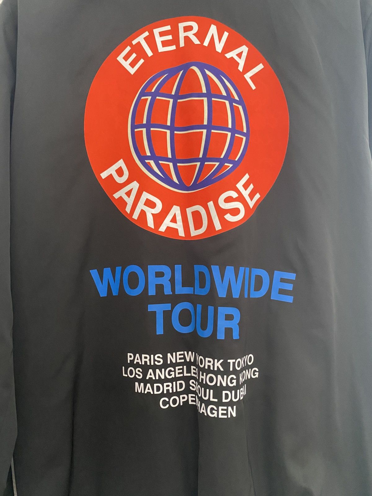 Forever 21 Worldwide Tour Size US M / EU 48-50 / 2 - 4 Thumbnail
