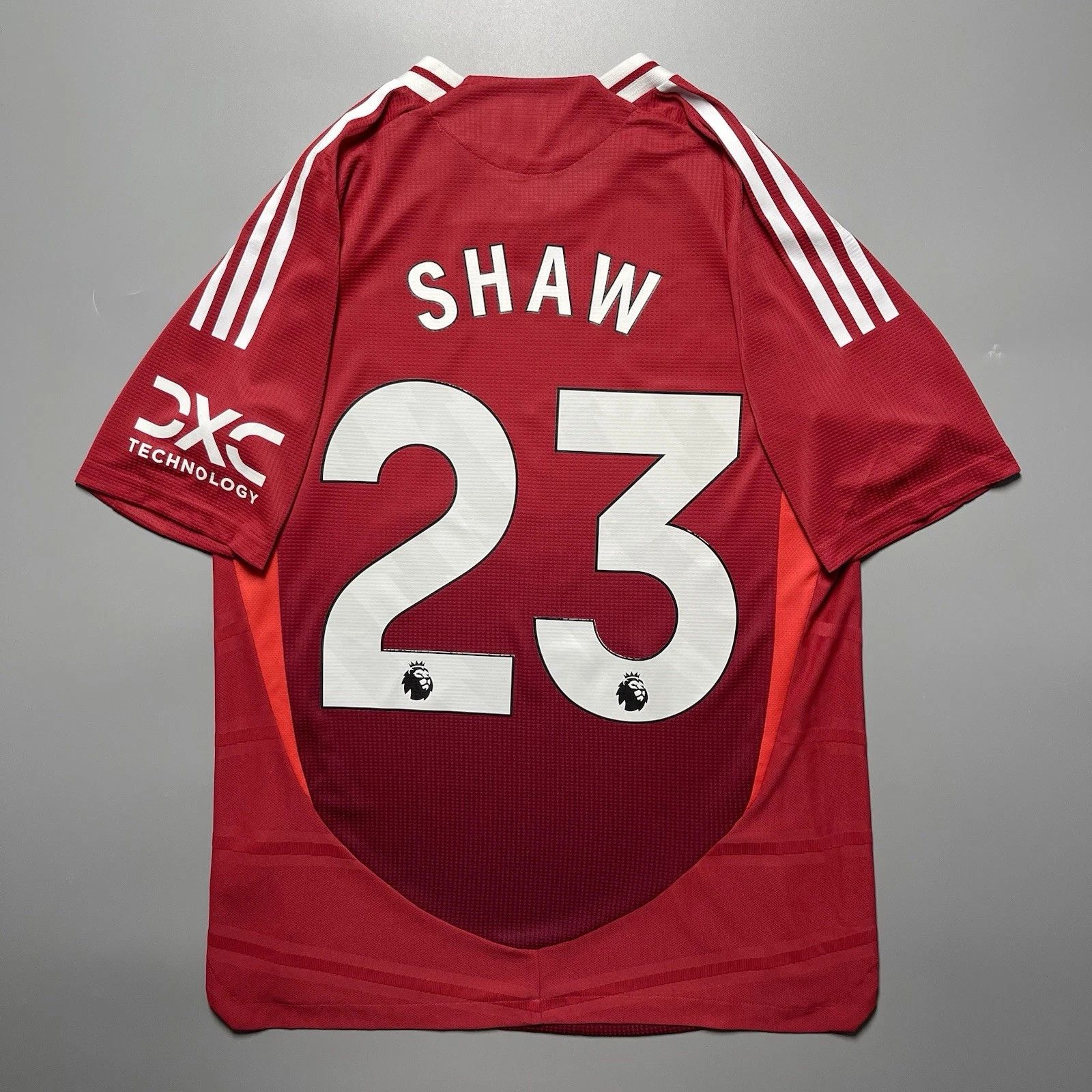 Adidas MAN UNITED ADIDAS 2024/2025 FOOTBALL HOME JERSEY #23 SHAW Size US M / EU 48-50 / 2 - 1 Thumbnail