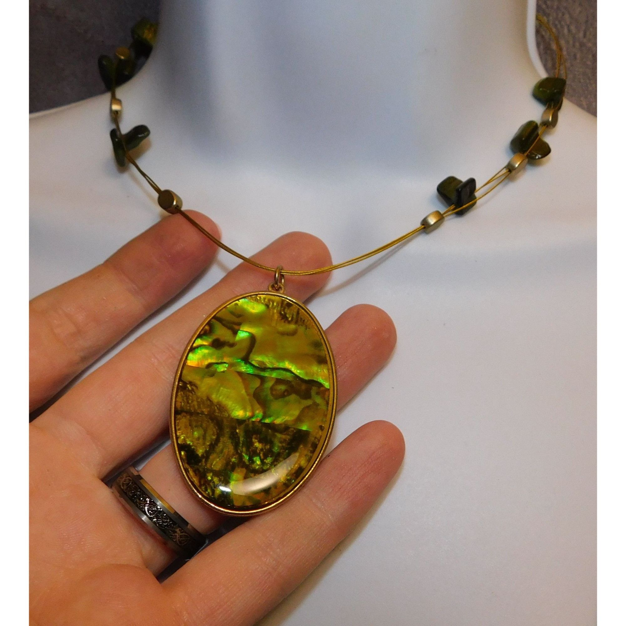 Other Mermaidcore Green Shell Shimmer Medallion Necklace Size ONE SIZE - 5 Thumbnail