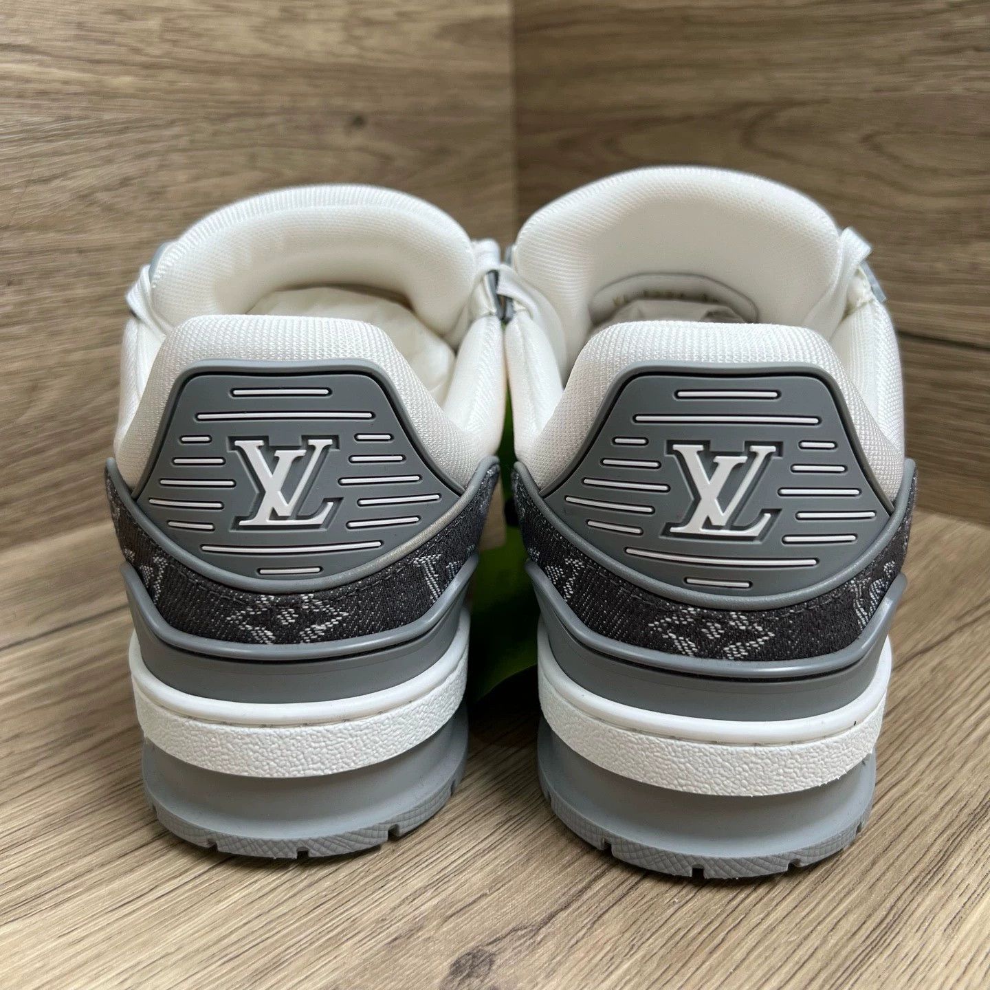 Louis Vuitton Louis Vuitton Trainer grey and white denim sneakers Size US 8 / IT 38 - 2 Thumbnail