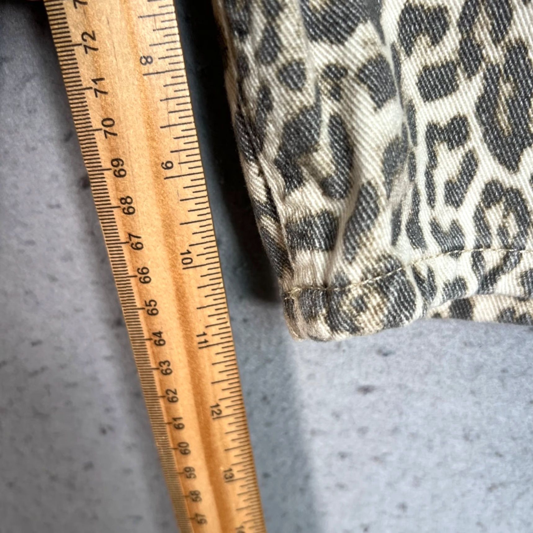 Vintage STR STR Leopard Denim Shorts Womens size 2 Cotton Bermuda Beige Leopard Pattern 90s Vintage Size 26" / US 2 / IT 38 - 7 Thumbnail