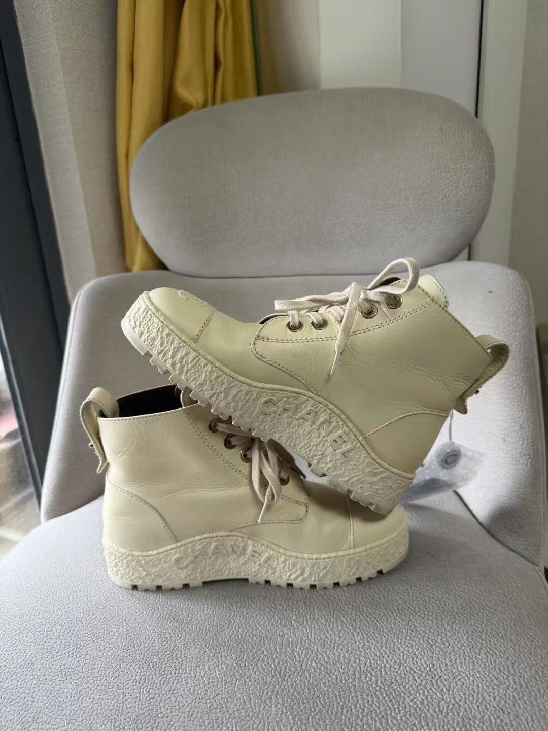 Chanel Chanel Cream CC Platform Short Boots 36 Size US 5 / IT 35 - 5 Thumbnail