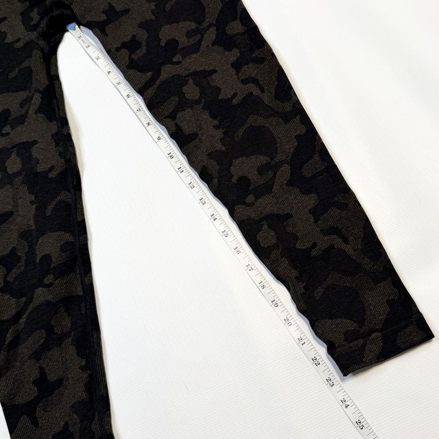 Gymshark VINTAGE Gymshark Leggings Womens XXL Black Camo Seamless High Waist Ankle Gym Yoga NEW Size 40" / US 18 - 3 Thumbnail