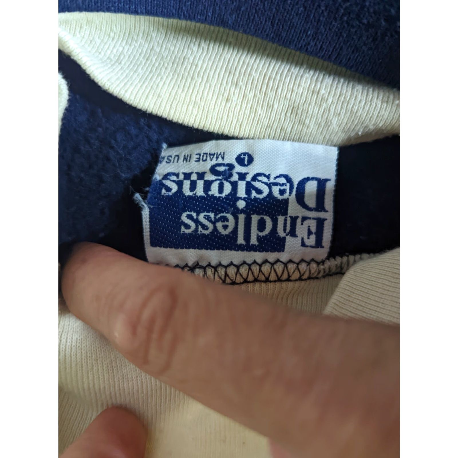 Madison VINTAGE Wisconsin Sweatshirt Women's L Blue Embroidered 90s Graphic Long Sleeve Pullover Size L / US 10 / IT 46 - 4 Thumbnail