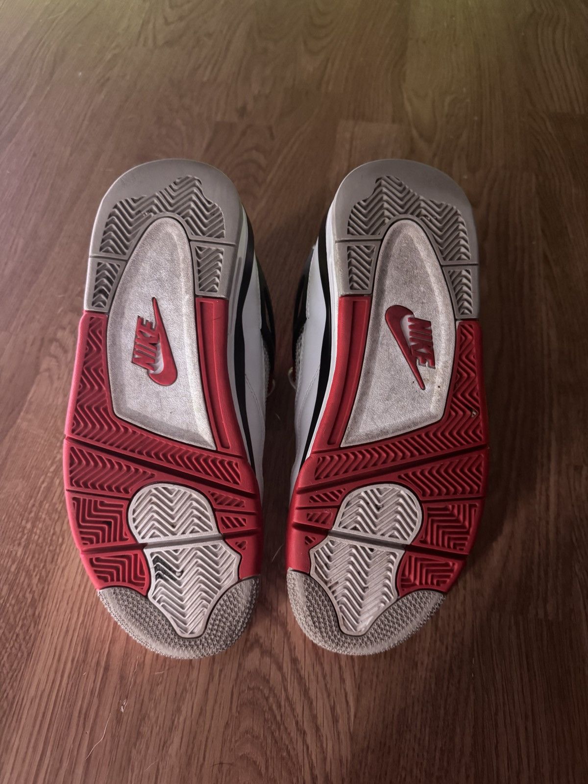 Nike Jordan 4 fire reds Size US 7 / EU 40 - 4 Thumbnail