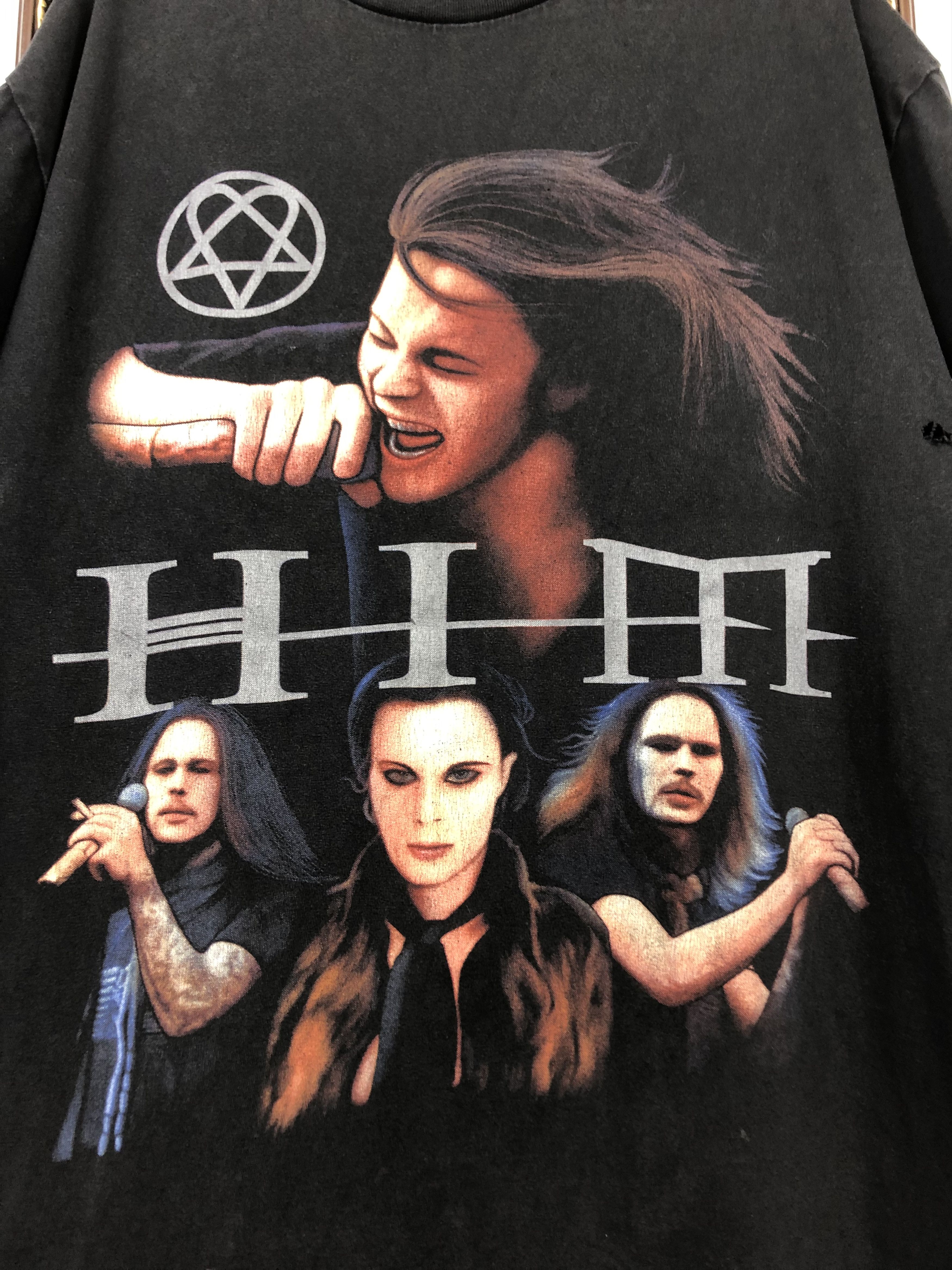 Band Tees × Vintage Vintage HIM Band Tee Black Rock Shirt Mens Rare Over Print Size US XL / EU 56 / 4 - 3 Thumbnail