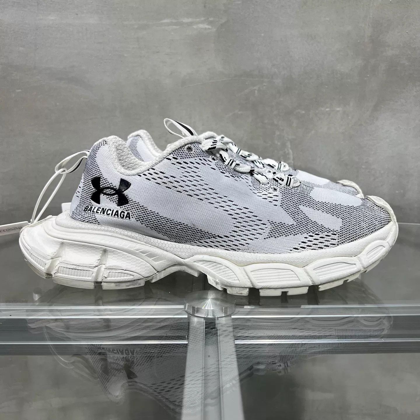 Balenciaga Balenciaga x UA White 40 YH25033 Sneakers Size US 7 / EU 40 - 4 Thumbnail