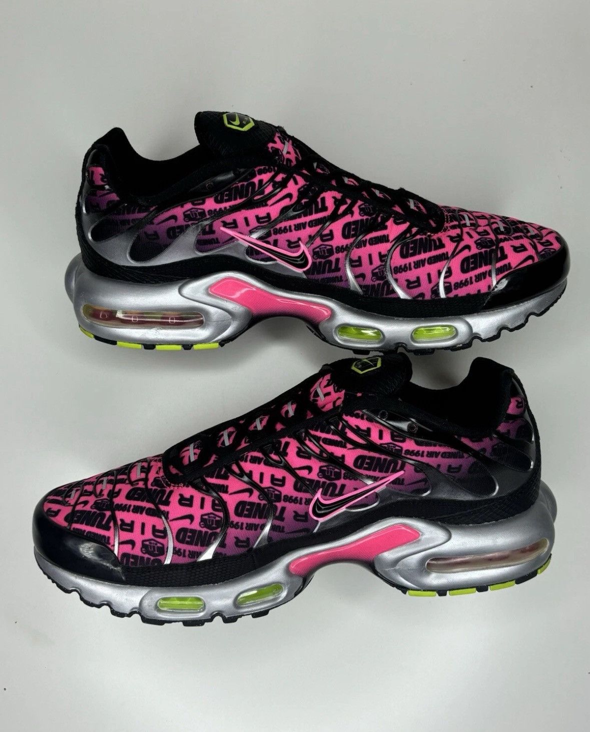 Nike Size 9 - NIKE AIR MAX PLUS MERCURIAL BLACK HYPER PINK VOLT Size US 9 / EU 42 - 2 Thumbnail