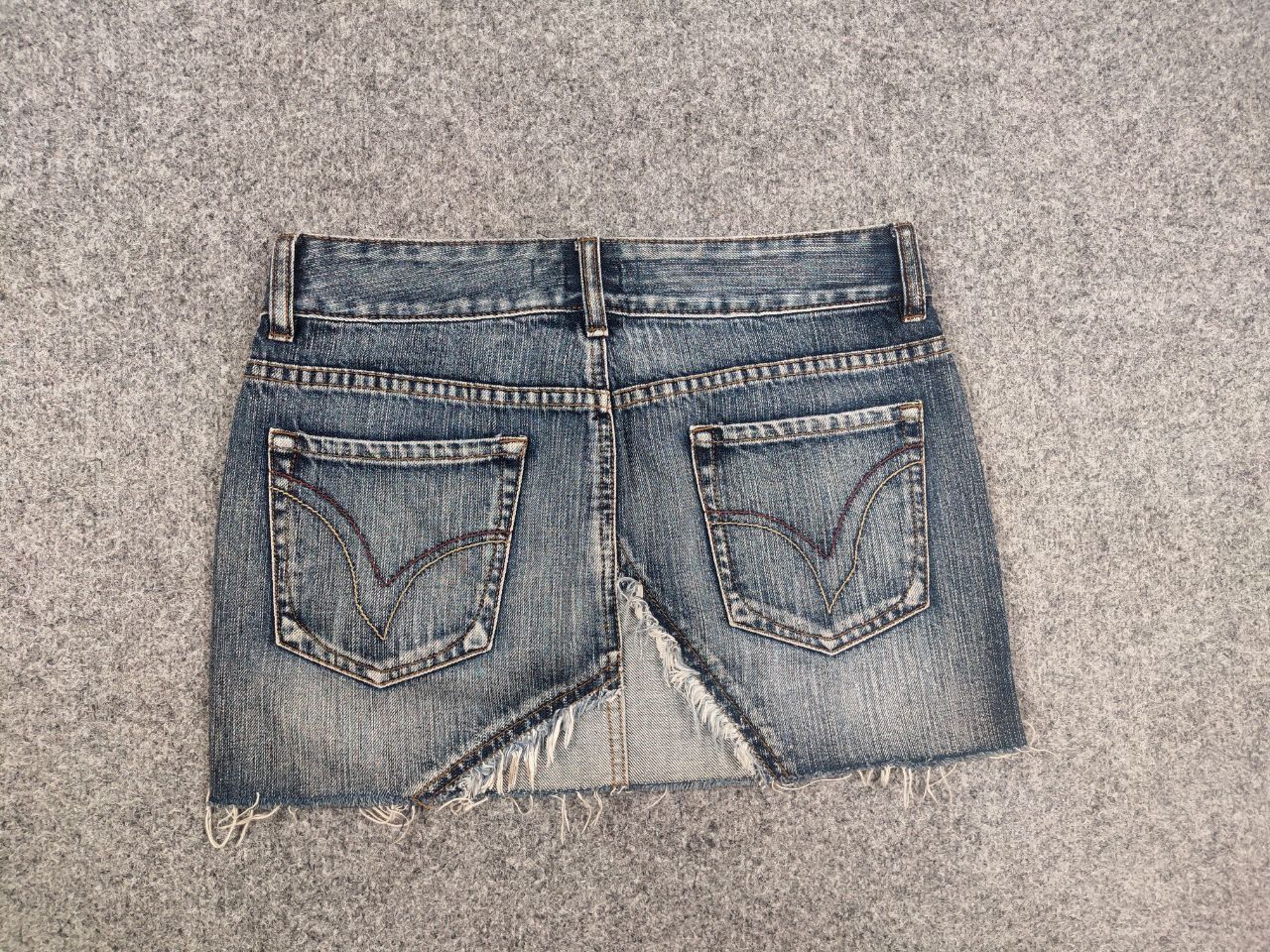 Le Grande Bleu (L.G.B.) le grande bleu (l.g.b.) Style Mini Skirt Vintage denim Y2K Size 28" / US 6 / IT 42 - 8 Thumbnail