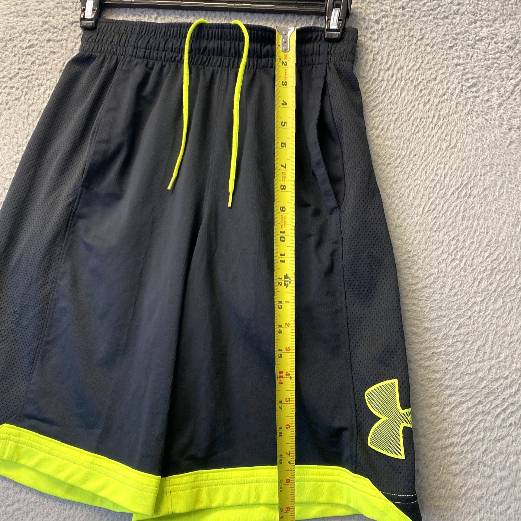 Under Armour Under Armour Shorts Basketball Running Athletic Mens S Black 28 in Waist 37-67 Model 37-67 Size US 29 - 7 Thumbnail