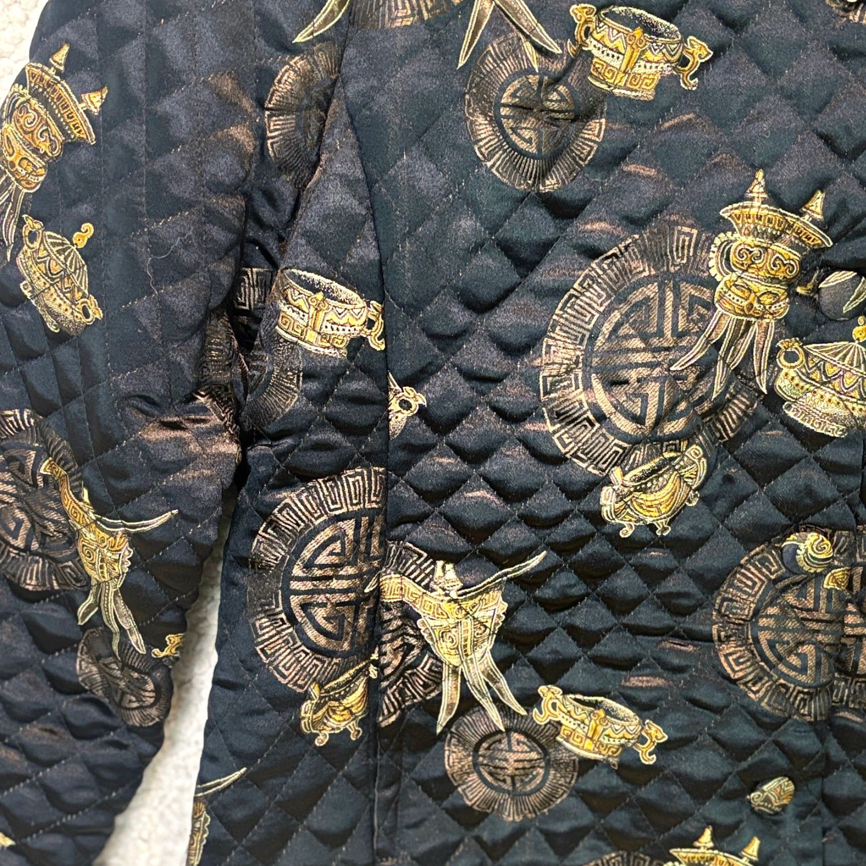 Vogue VINTAGE En Vogue Silk Quilted Baroque Jacket Womens S Black Quilted Silk Blend Long Sleeve Winter Fall Summer Regular Men/Women? Size S / US 4 / IT 40 - 4 Thumbnail