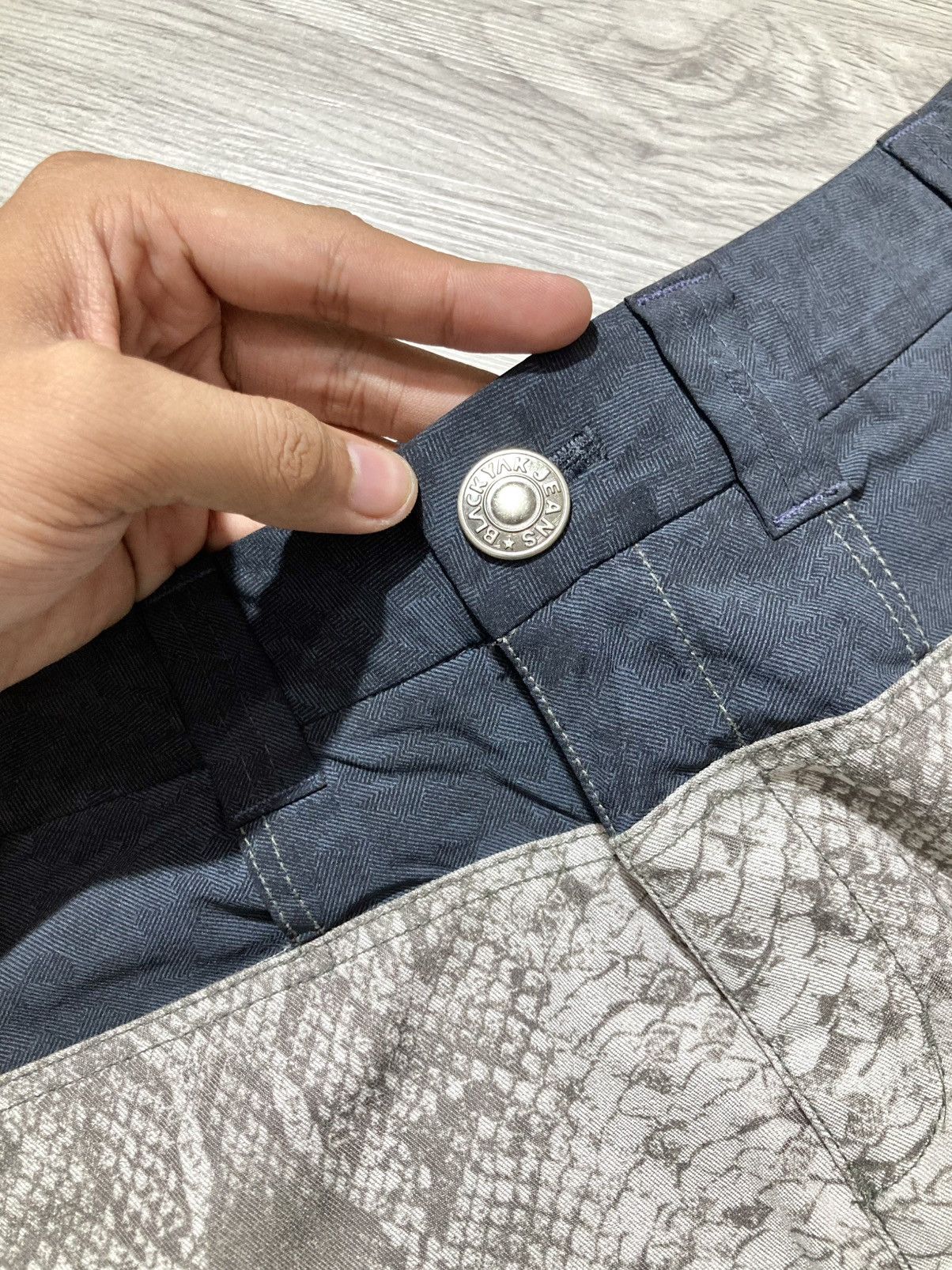 Japanese Brand 2000s BlackYak Snake Skin Pattern Nylon Outdoor Pants Size US 27 - 16 Thumbnail