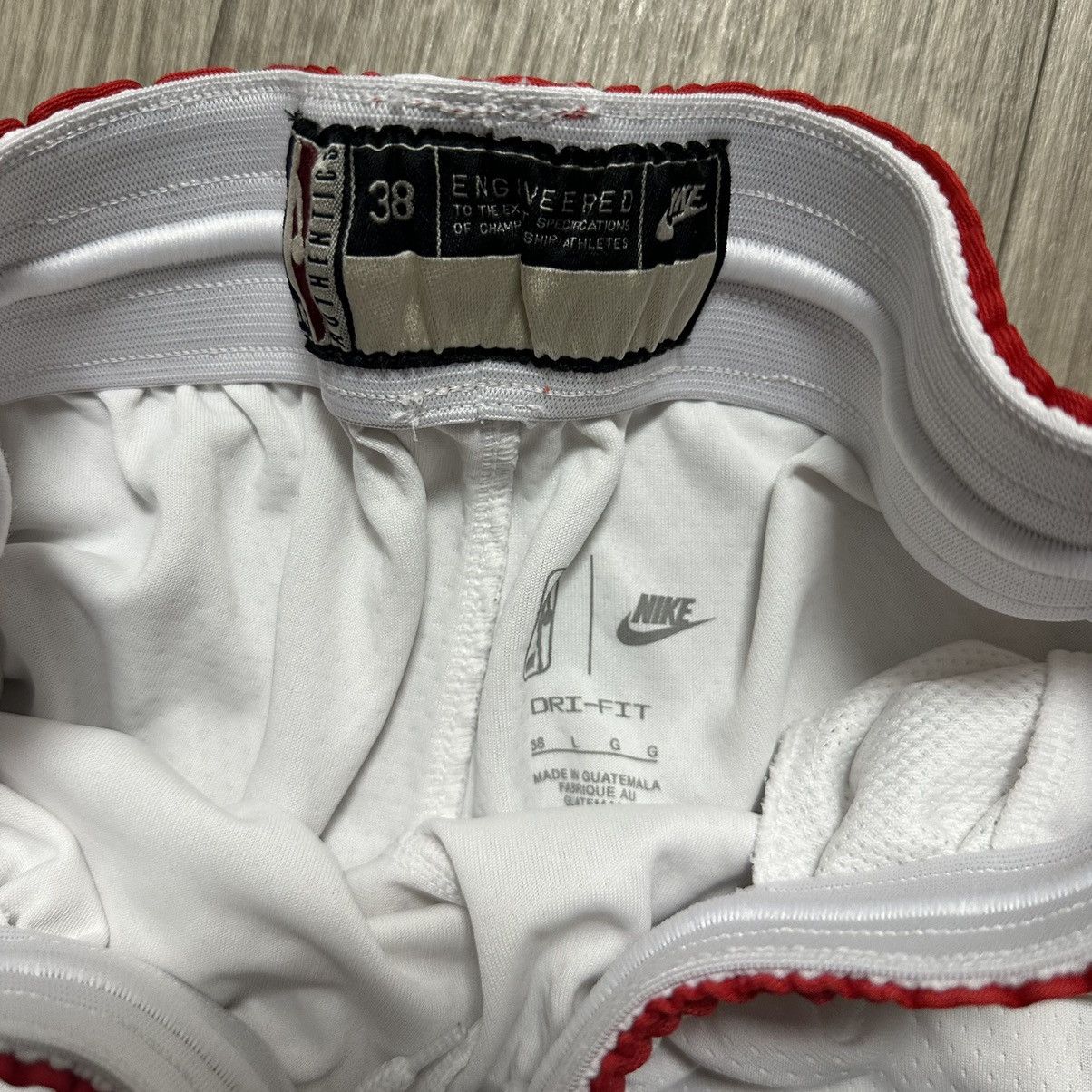 NBA × Nike Authentic Miami Heat White Shorts Size US 38 / EU 54 - 7 Thumbnail