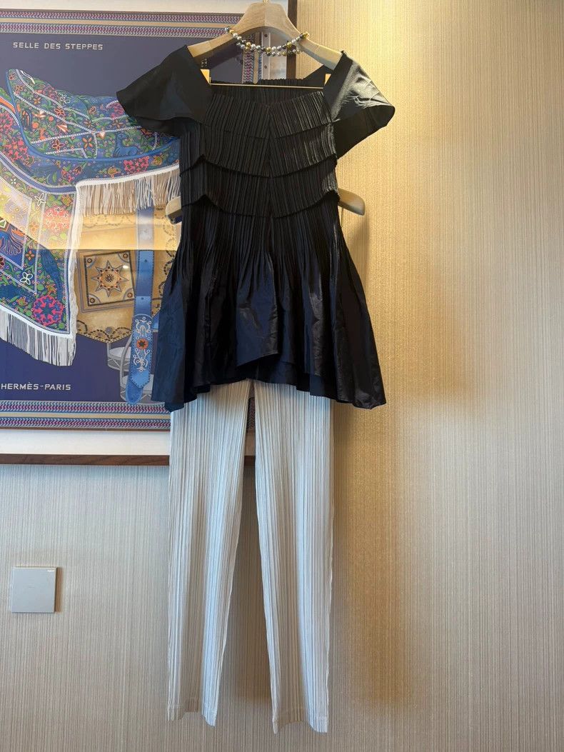 Issey Miyake Issey Miyake A black main line high-end skirt skirt dress Size S / US 4 / IT 40 - 1 Thumbnail